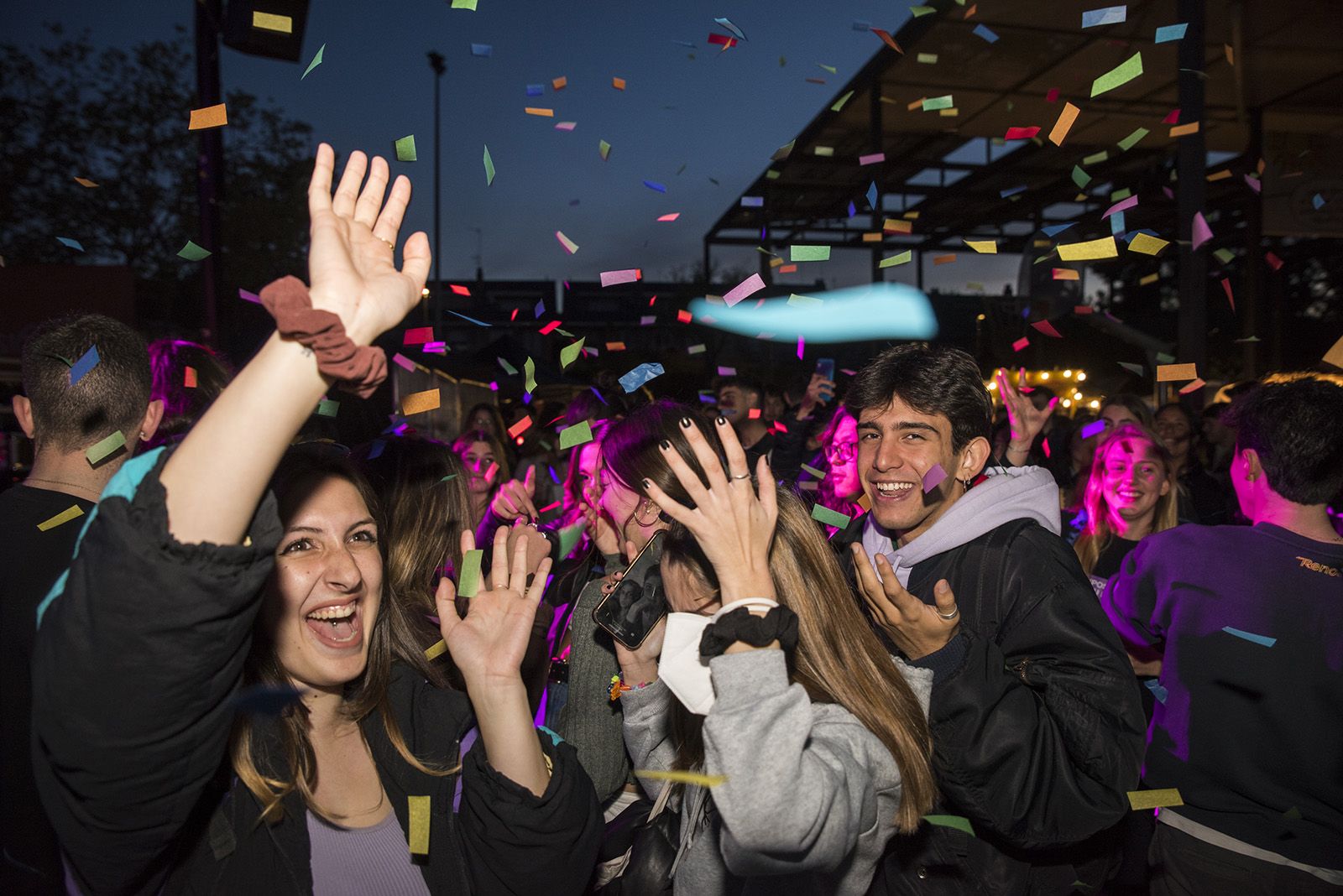 Tindercat presencial per Sant Jordi. FOTO: Bernat Millet.