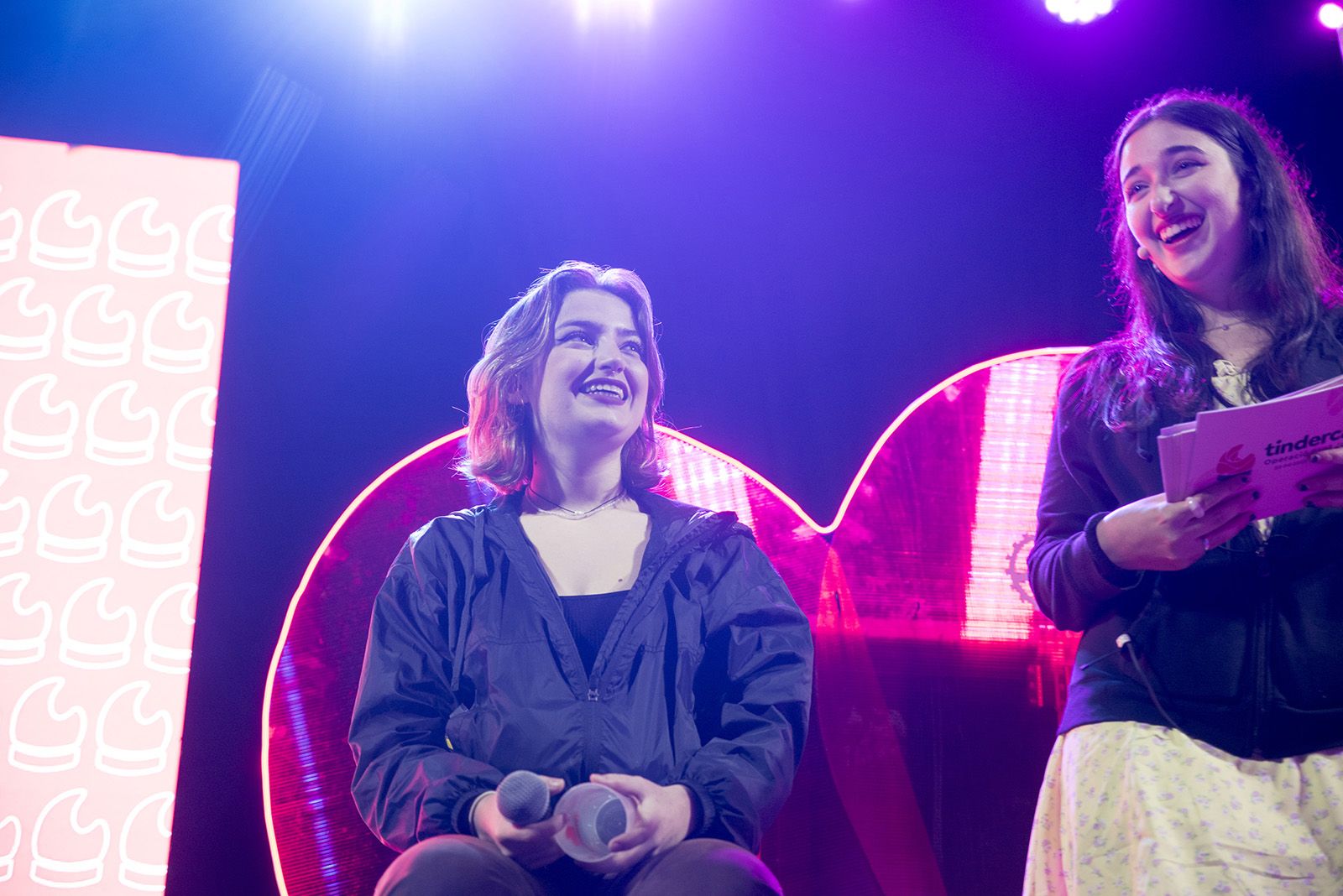 Tindercat presencial per Sant Jordi. FOTO: Bernat Millet.