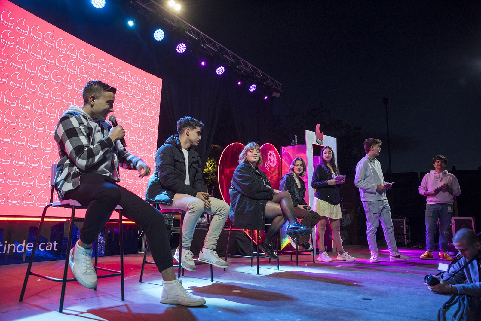 Tindercat presencial per Sant Jordi. FOTO: Bernat Millet.