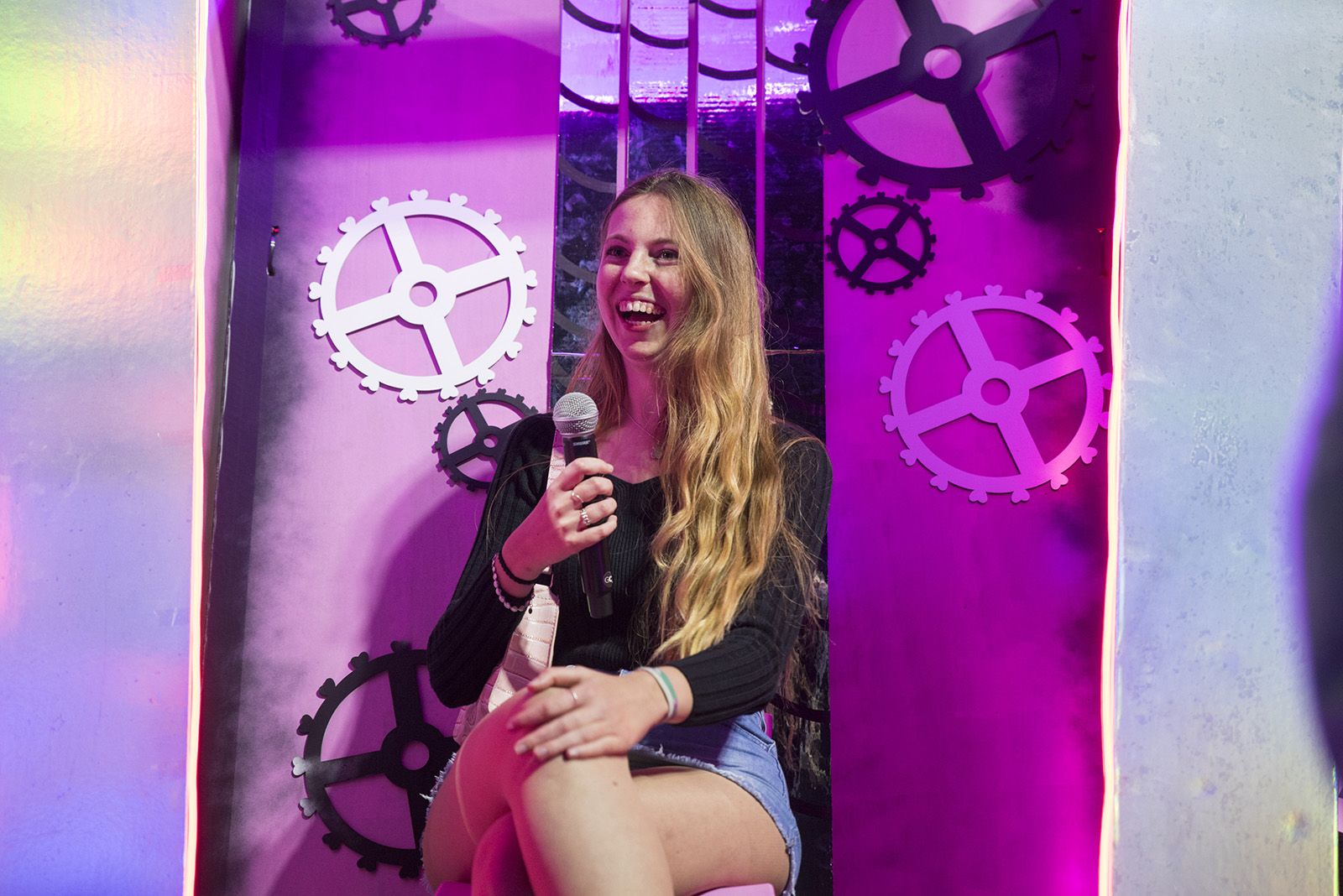 Tindercat presencial per Sant Jordi. FOTO: Bernat Millet.