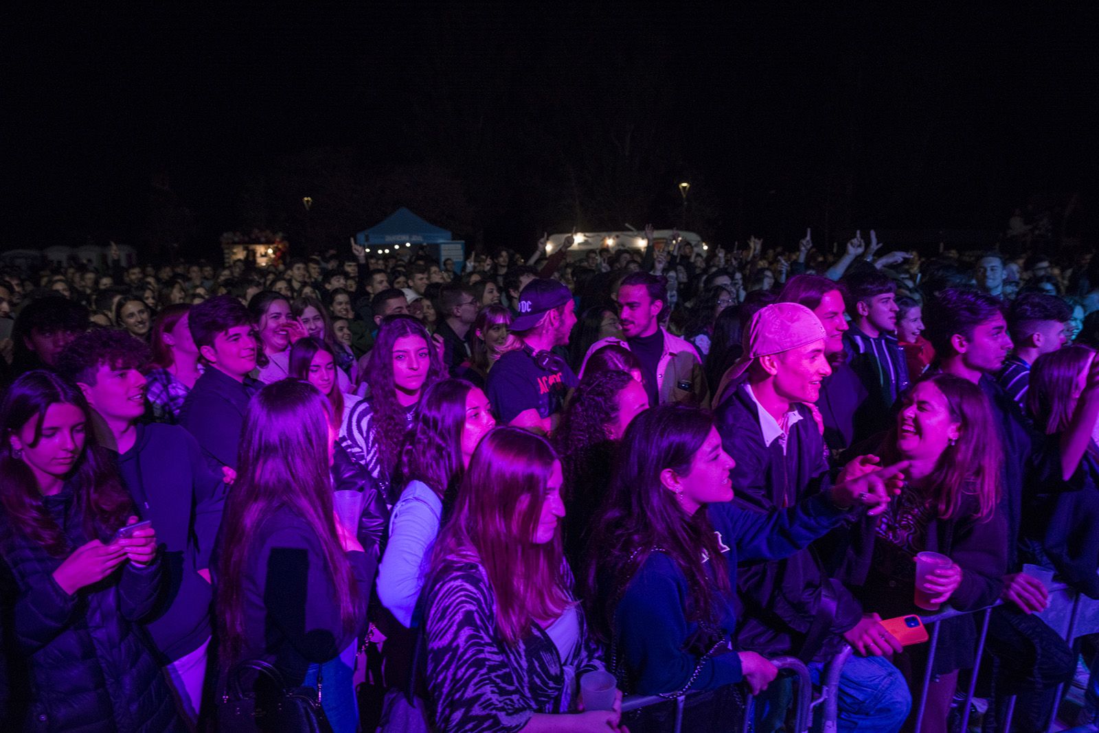 Tindercat presencial per Sant Jordi. FOTO: Bernat Millet.