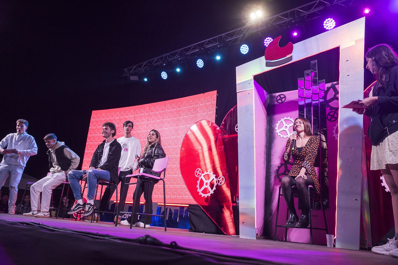 Tindercat presencial per Sant Jordi. FOTO: Bernat Millet.