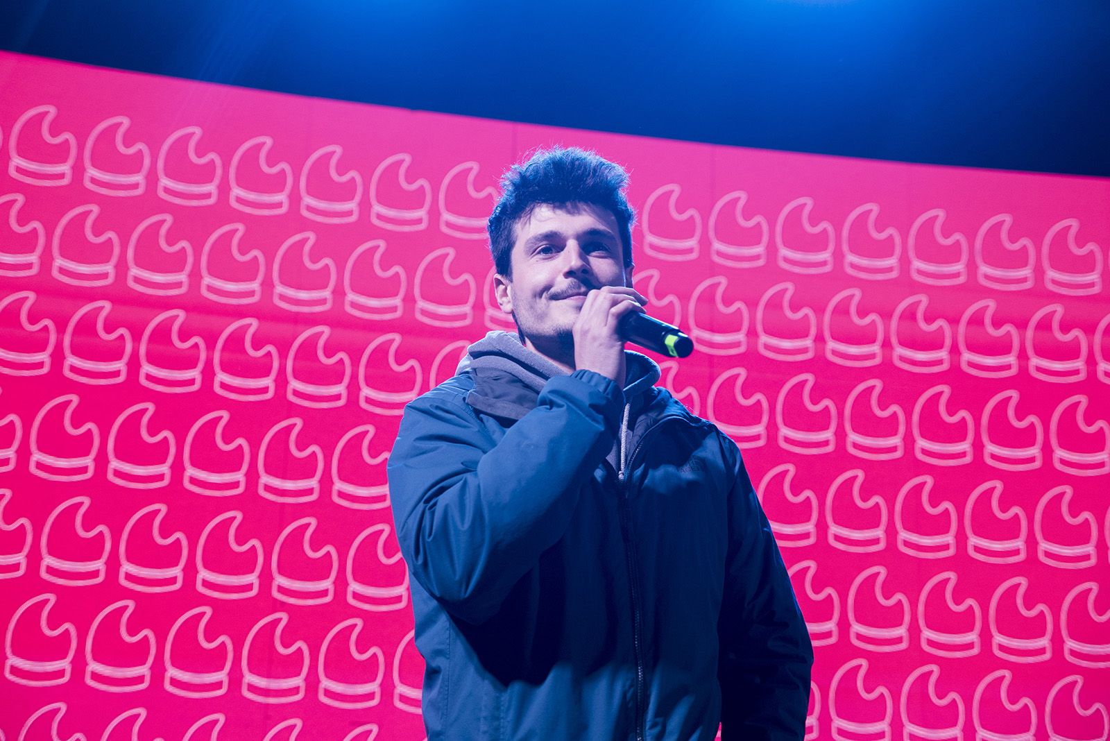 Tindercat presencial per Sant Jordi. FOTO: Bernat Millet.