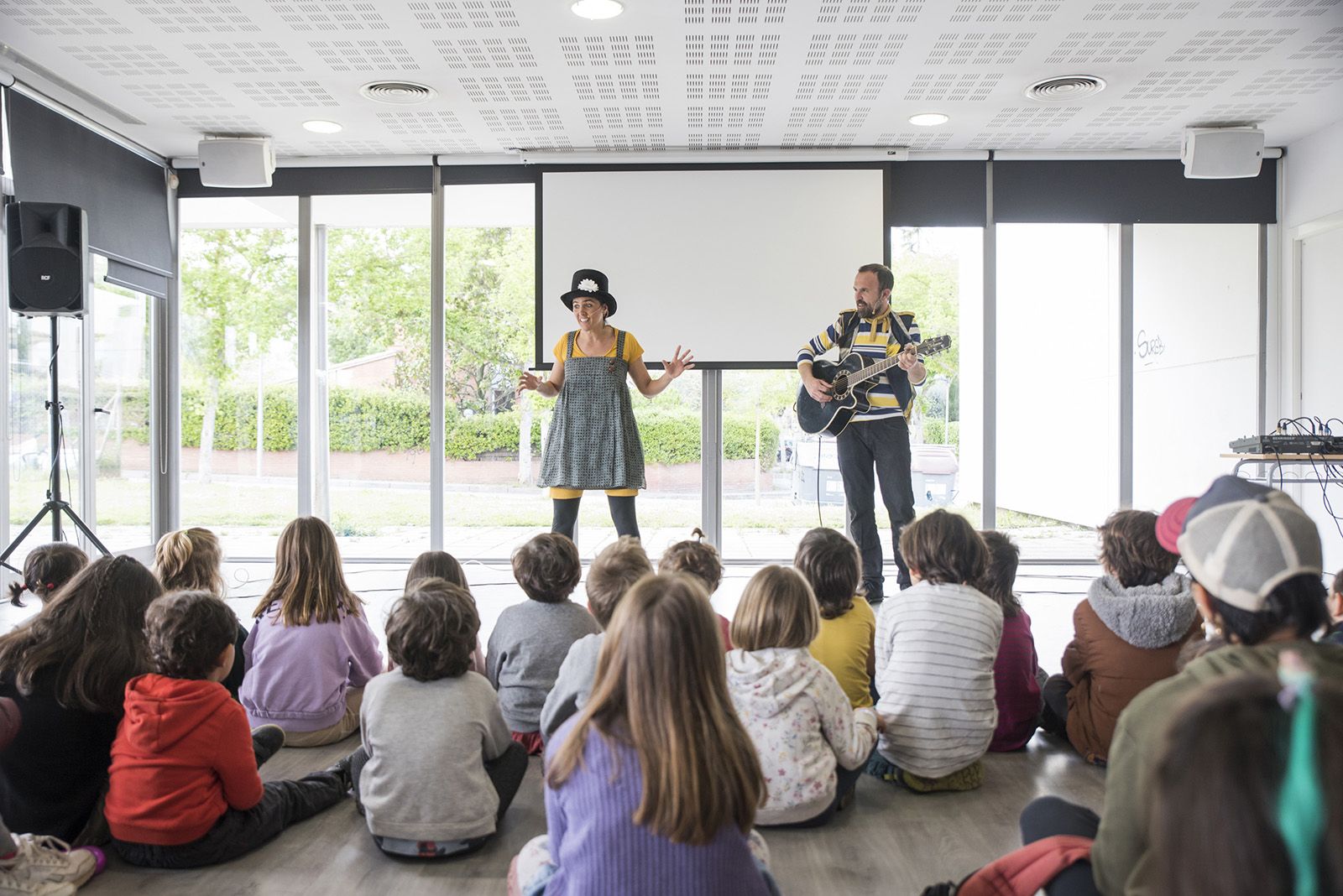 Sant Jordi a Mira-sol. "Ballalacanalla”, a càrrec de la Cia. FOTO: Bernat Millet.