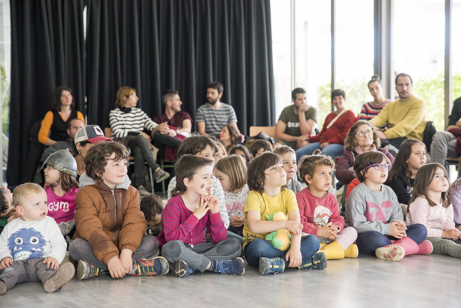 Sant Jordi a Mira-sol. "Ballalacanalla”, a càrrec de la Cia. FOTO: Bernat Millet.