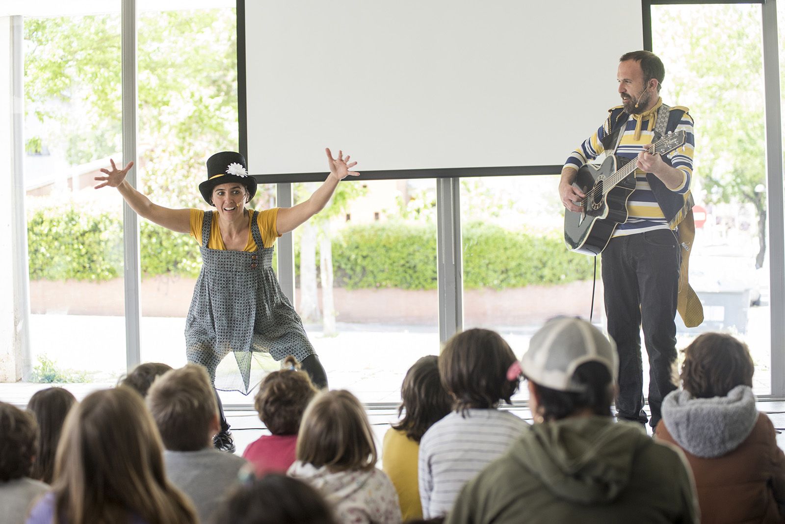 Sant Jordi a Mira-sol. "Ballalacanalla”, a càrrec de la Cia. FOTO: Bernat Millet.