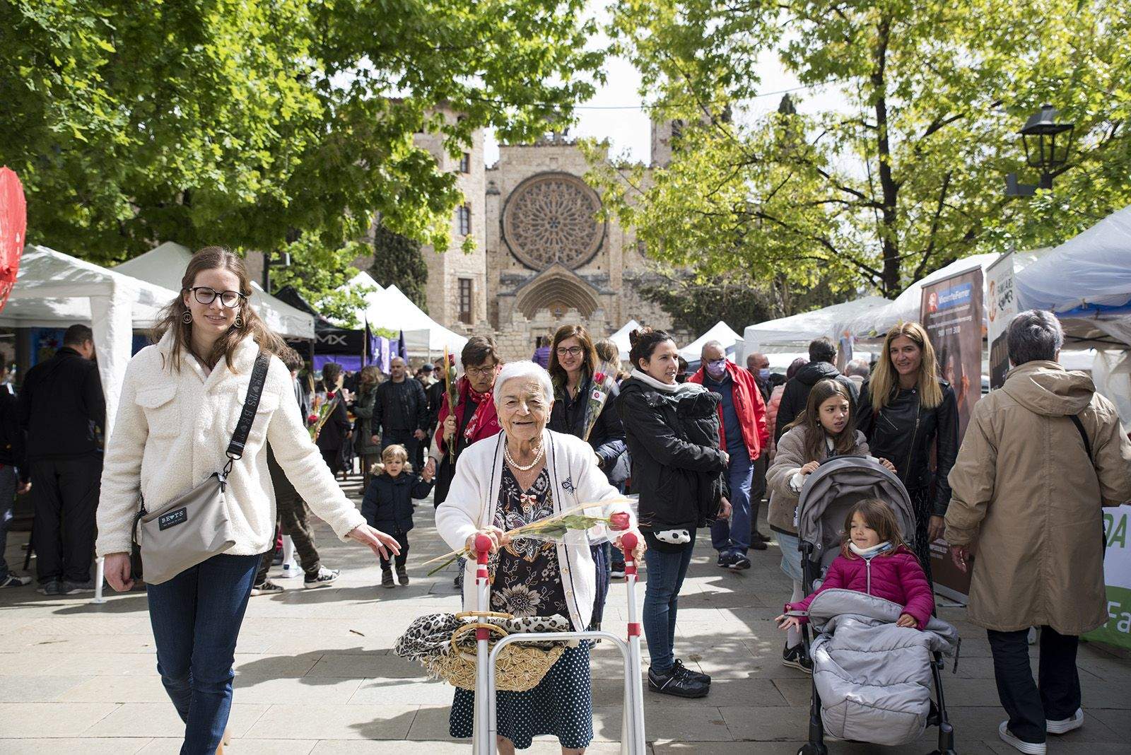 Sant Jordi a la plaça d'Octavià de Sant Cugat. FOTO: Bernat Millet.