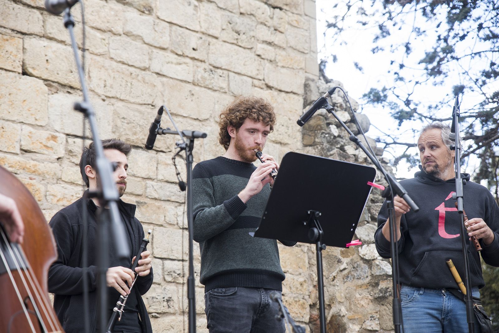 Actuació de l'Escola de Música Tradicional de Sant Cugat per Sant Jordi a Sant Cugat. FOTO: Bernat Millet.