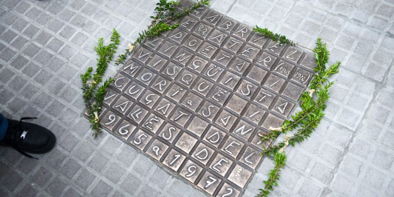 La placa esculpida per Pep Codó FOTO: Ajuntament 