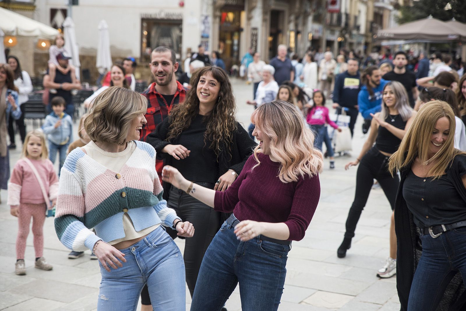 Mostra i classe oberta de salsa i merengue. FOTO: Bernat Millet.