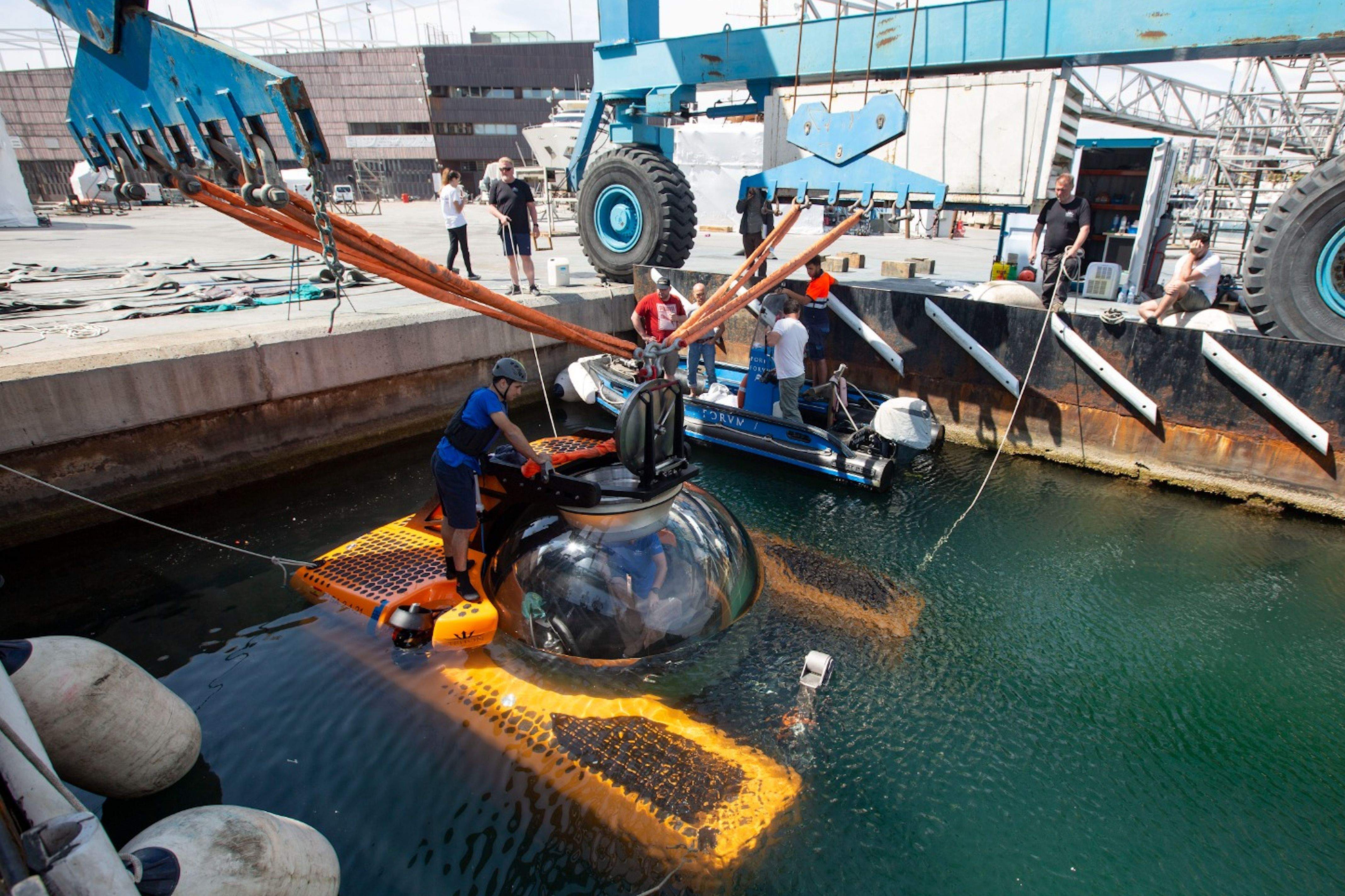 Bateig del submarí acabat a Sant Cugat al Port de Barcelona FOTO: Gerard Escaich / ACN