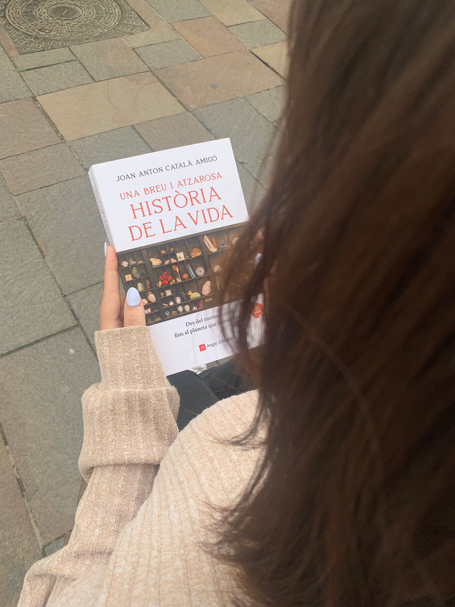 El llibre 'Una breu i atzarosa història de la vida' FOTO: TOT Sant Cugat 