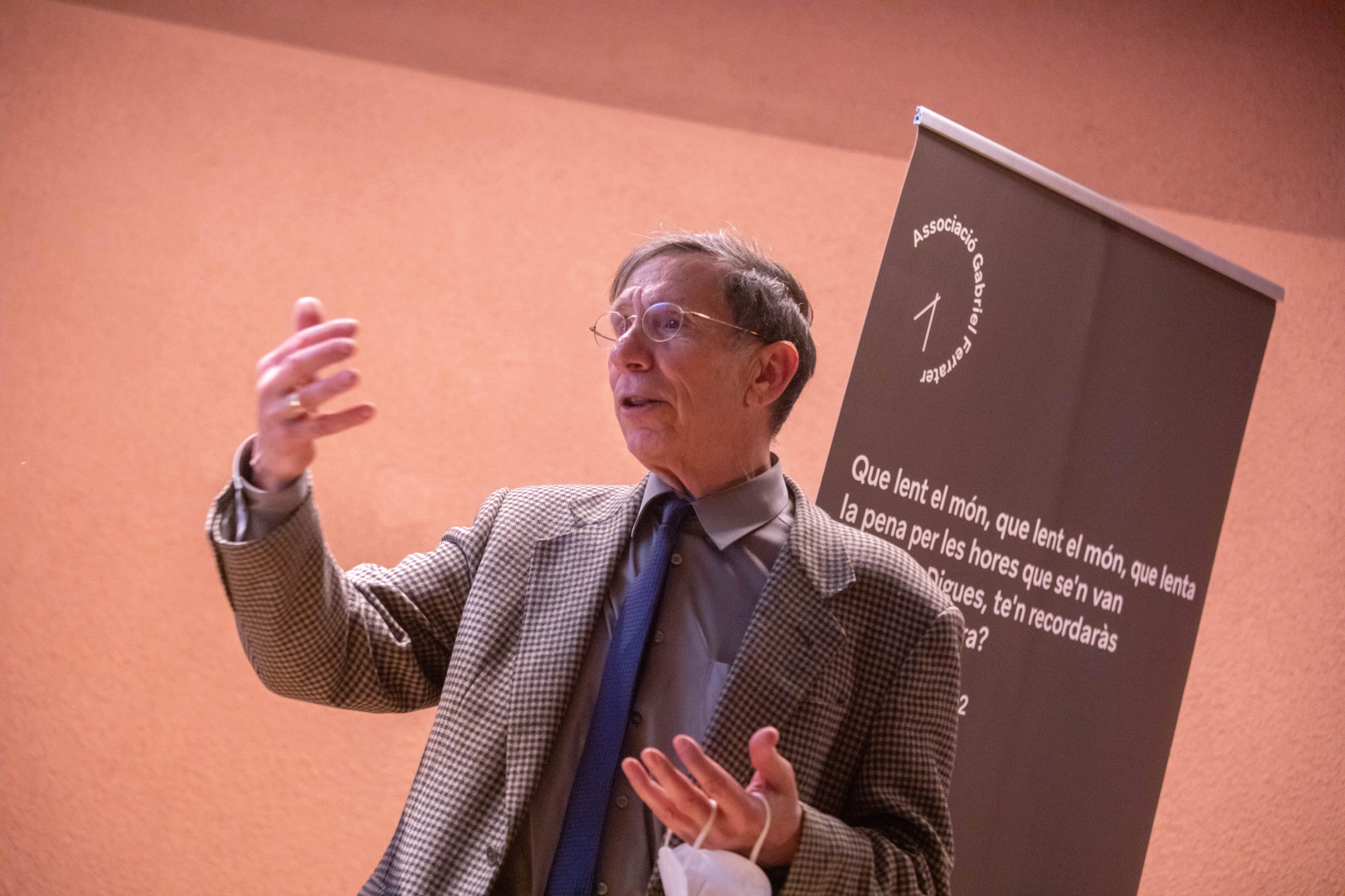 Joan Tres a la presentació d''Apadrina un poema'. FOTO: Ajuntament