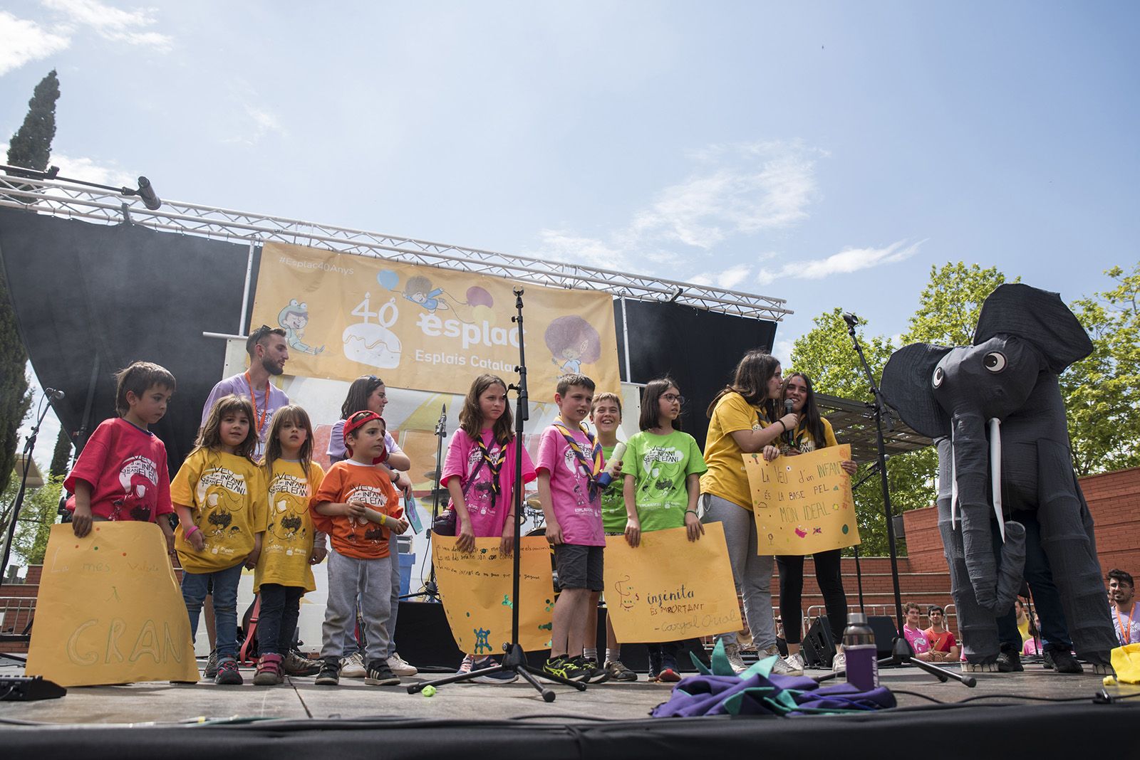 Sant Cugat va acollir més de 3.000 joves en l'edició d'enguany de l'Esplaiada, el colofó de la qual va ser en un acte unitari. FOTO: Bernat Millet