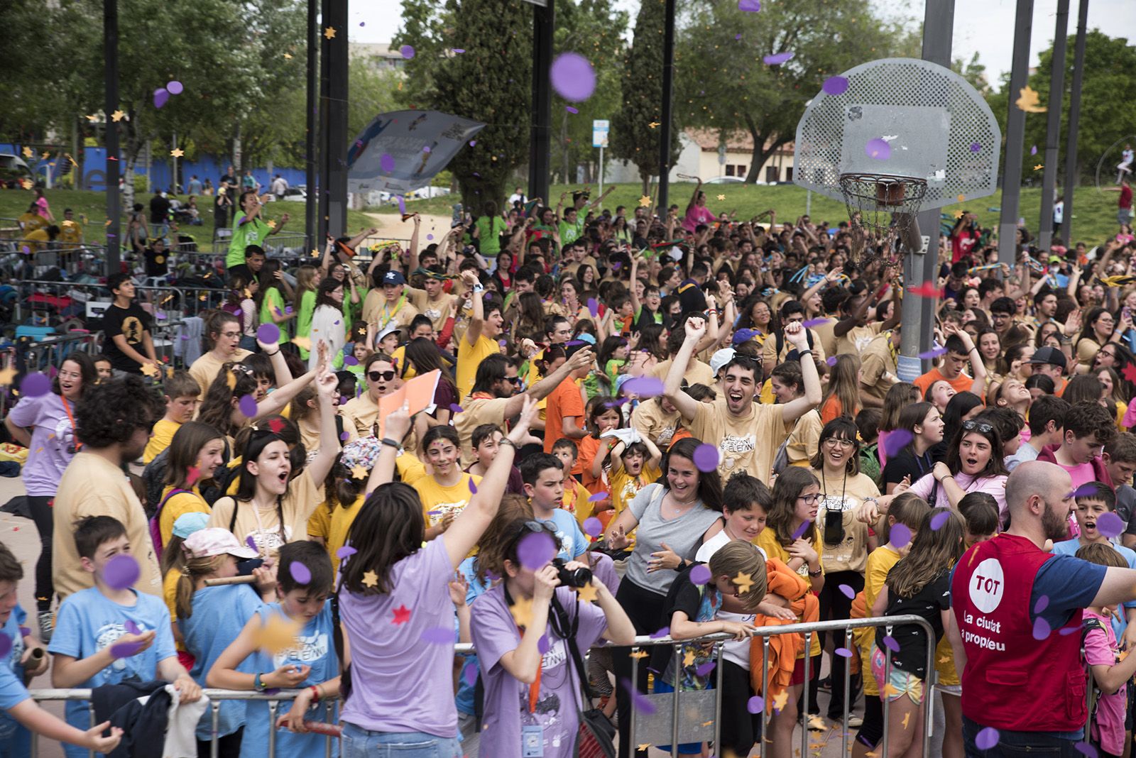 Sant Cugat va acollir més de 3.000 joves en l'edició d'enguany de l'Esplaiada, el colofó de la qual va ser en un acte unitari. FOTO: Bernat Millet