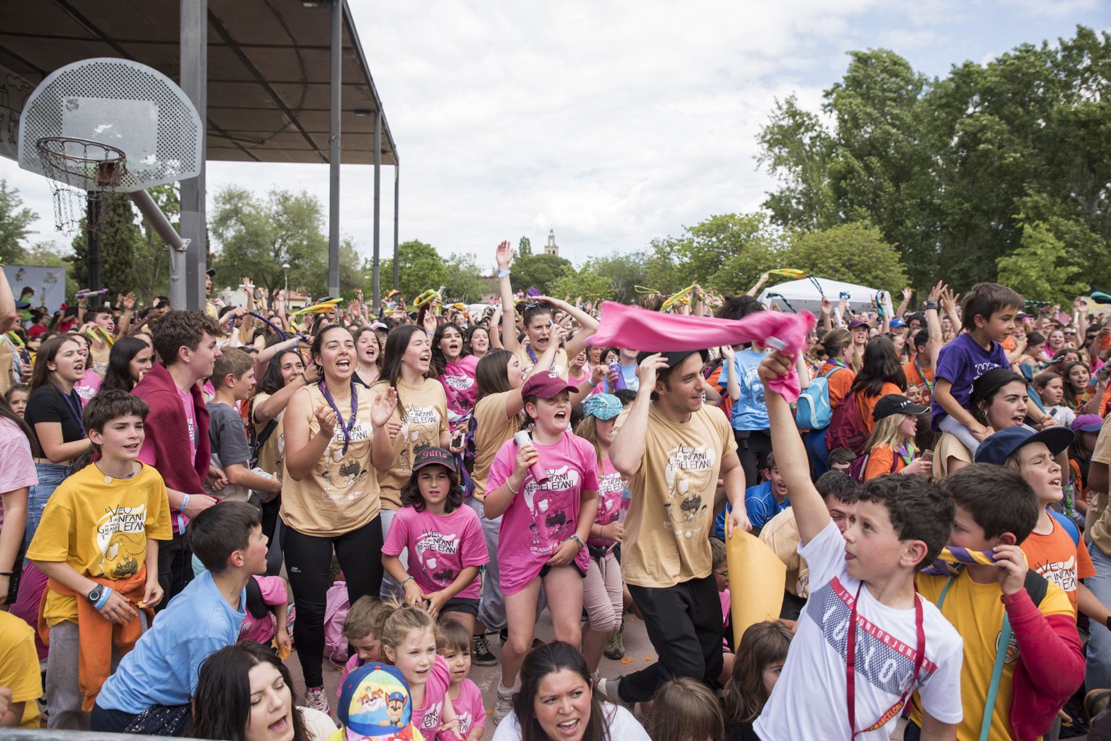 Sant Cugat va acollir més de 3.000 joves en l'edició d'enguany de l'Esplaiada, el colofó de la qual va ser en un acte unitari. FOTO: Bernat Millet