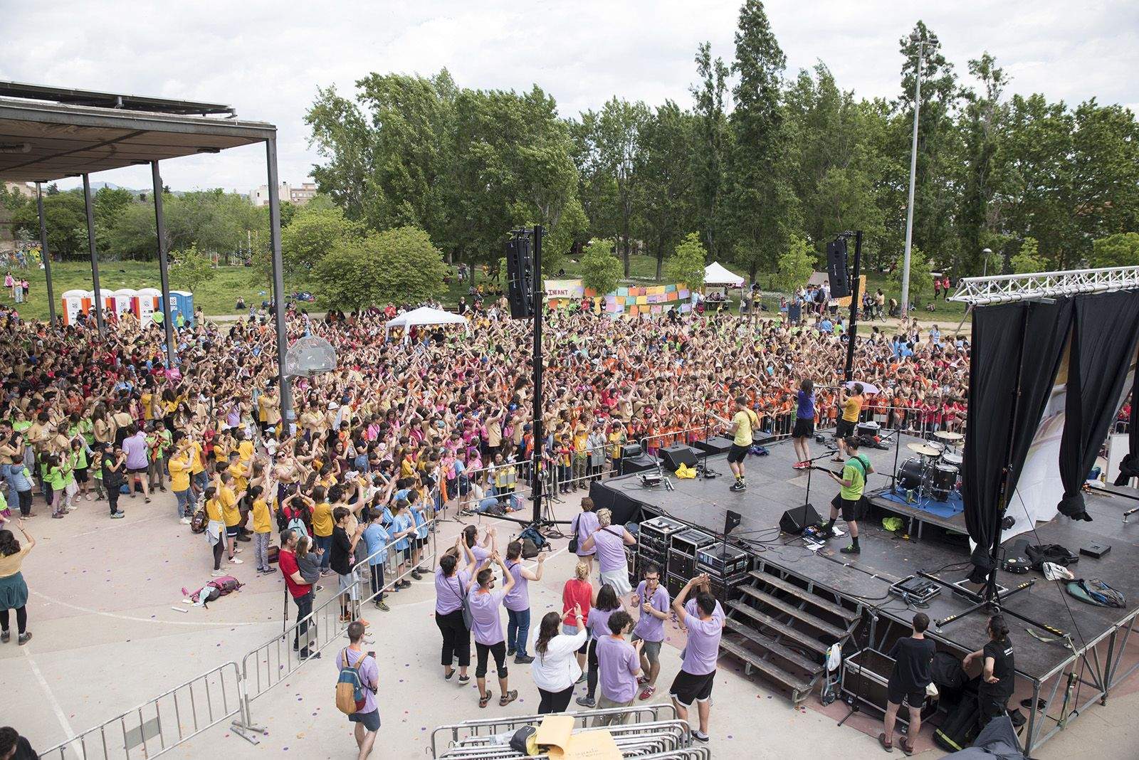 Sant Cugat va acollir més de 3.000 joves en l'edició d'enguany de l'Esplaiada, el colofó de la qual va ser en un acte unitari. FOTO: Bernat Millet