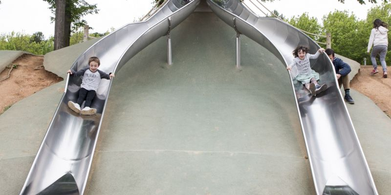 Parc infantil dels tobogans a Can Mates. Foto Bernat Millet