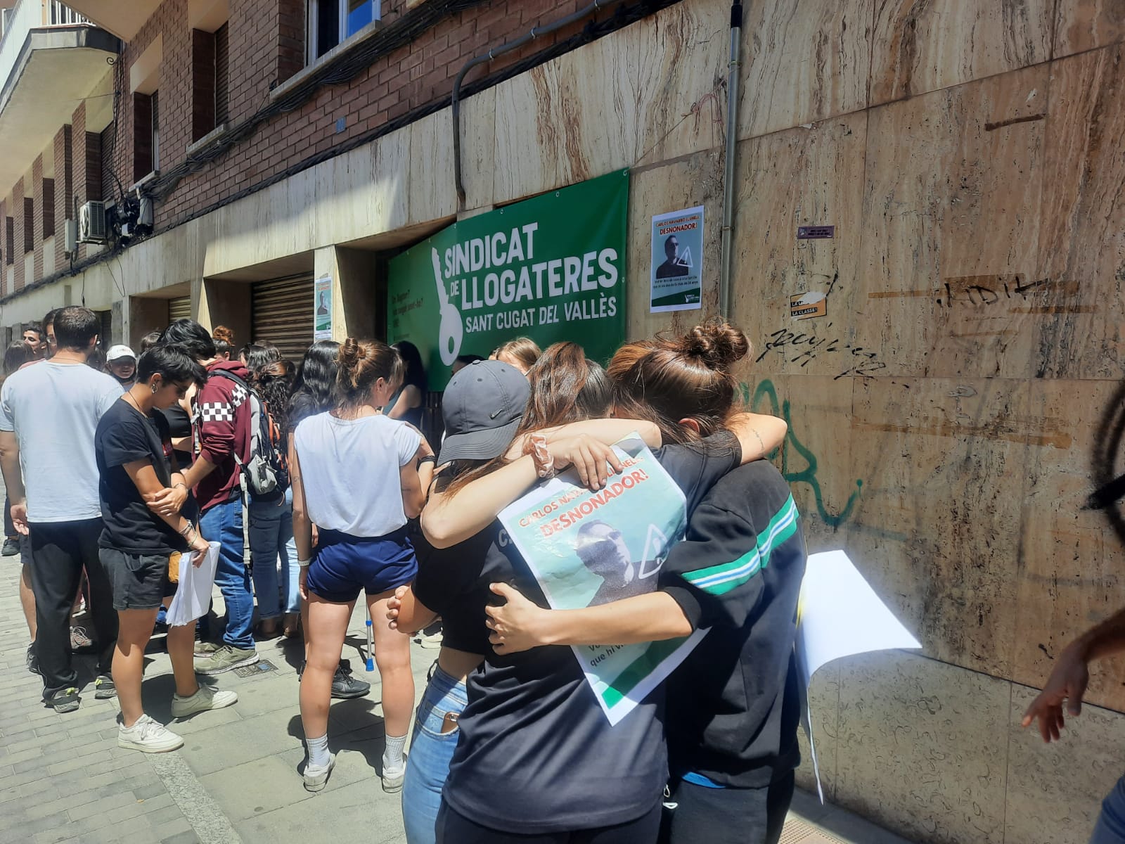 Emoció i agraïment de les inquilines amb el Sindicat de Llogaters de Sant Cugat FOTO: TOT Sant Cugat