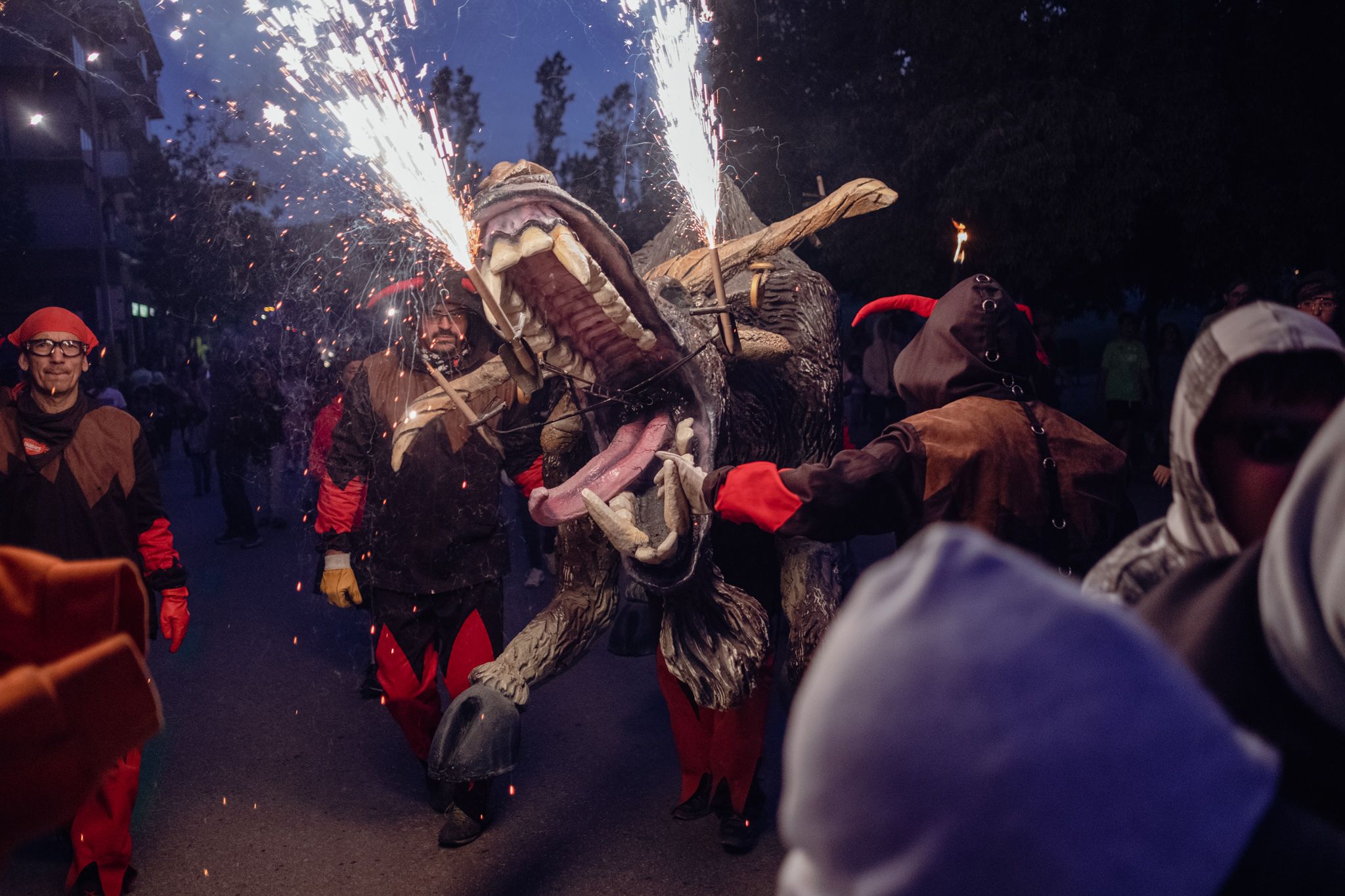 L'Encabronada, el correfoc de les bèsties. FOTO: Ale Gómez