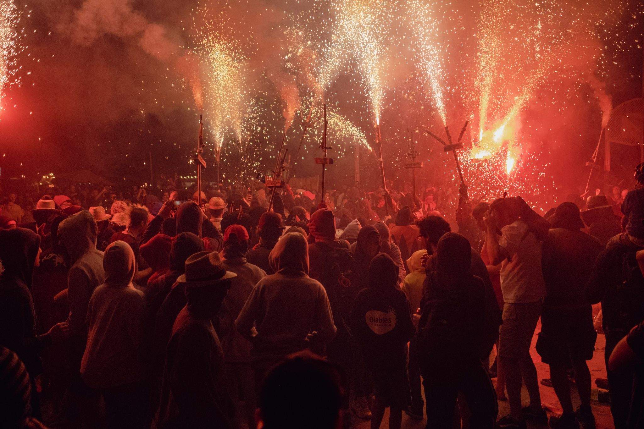L'Encabronada, el correfoc de les bèsties. FOTO: Ale Gómez