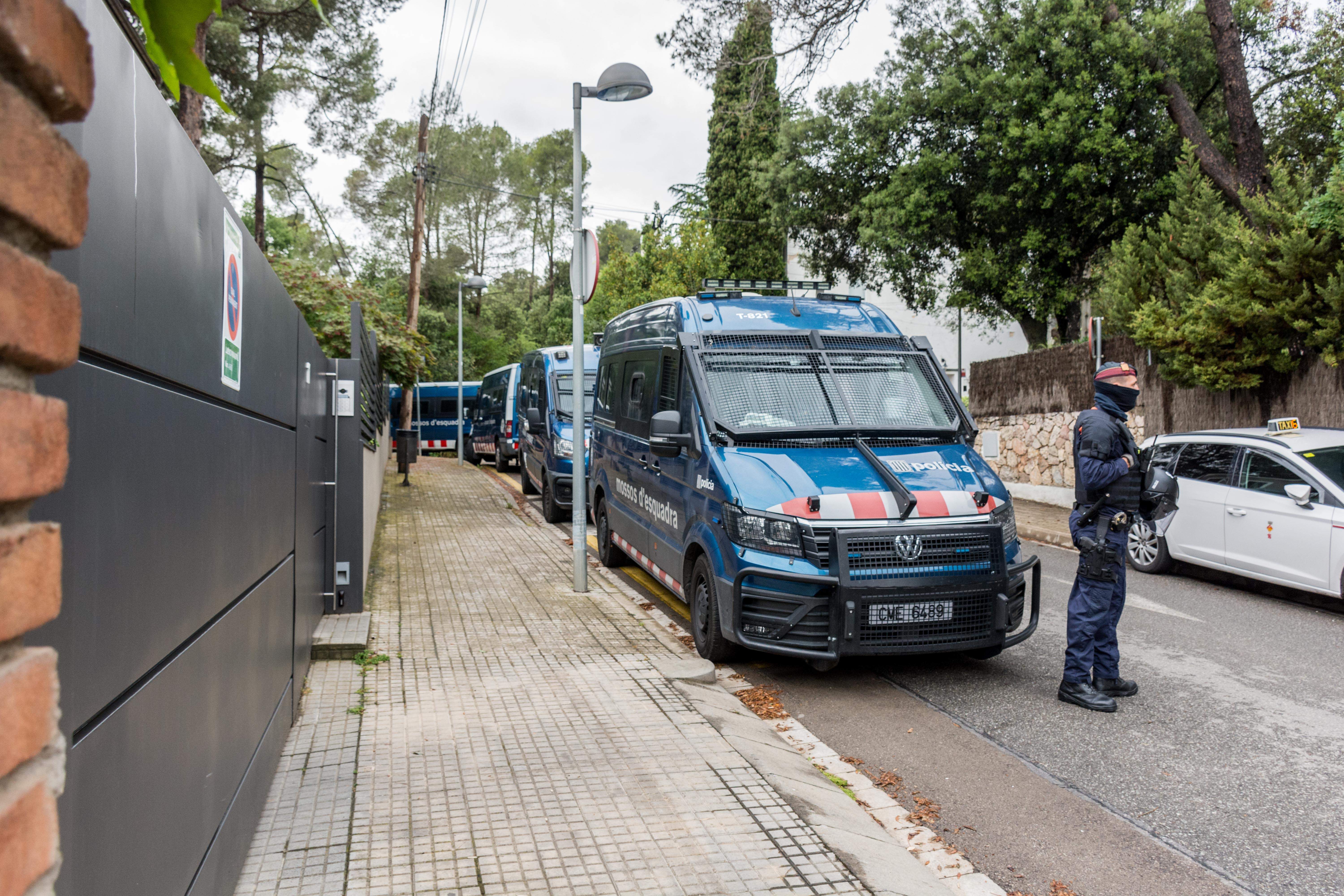 Un dispositiu dels Mossos han actuat el lloc de bon matí FOTO: Carmelo Jiménez