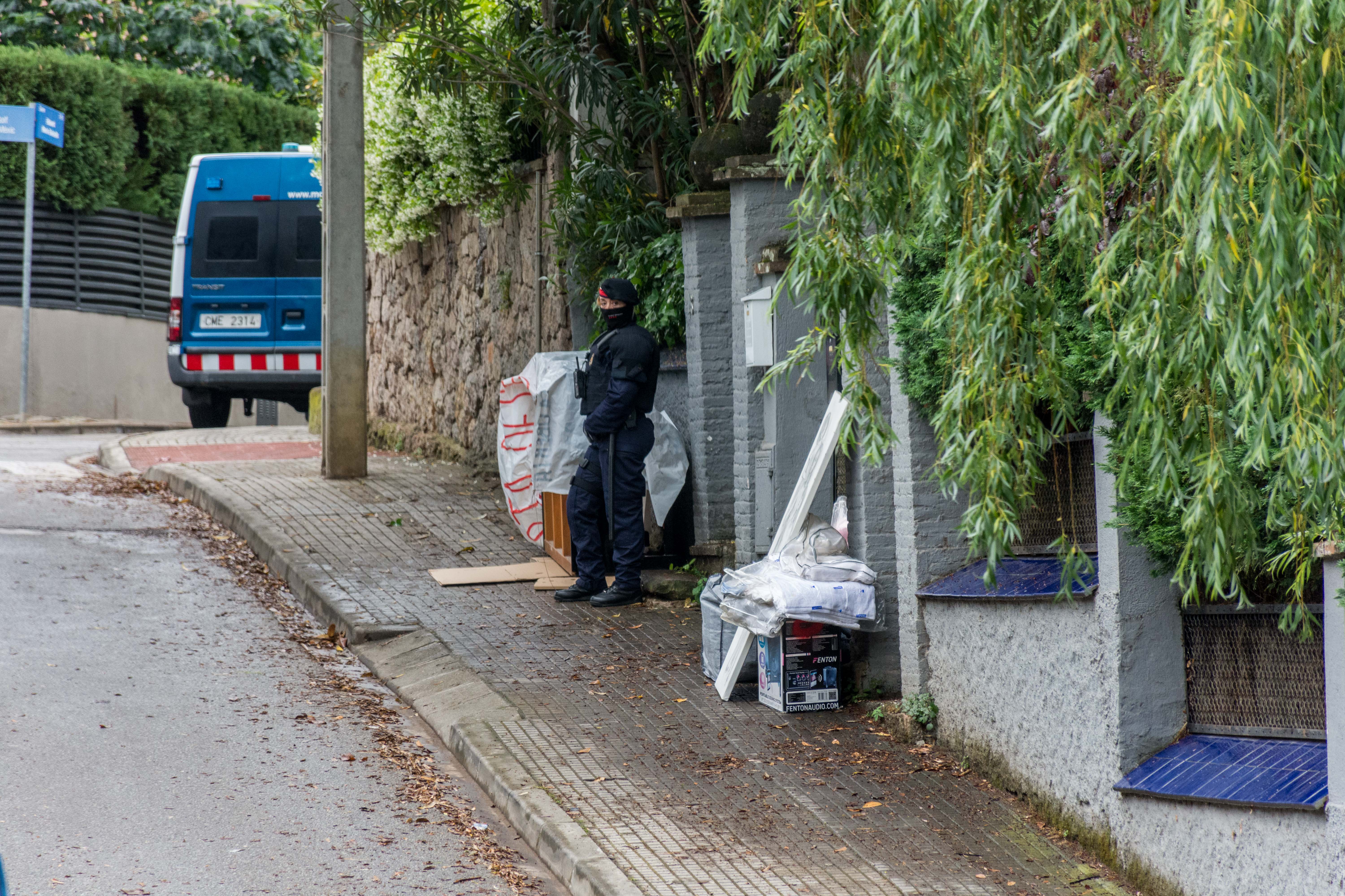 Un dispositiu dels Mossos han actuat el lloc de bon matí FOTO: Carmelo Jiménez