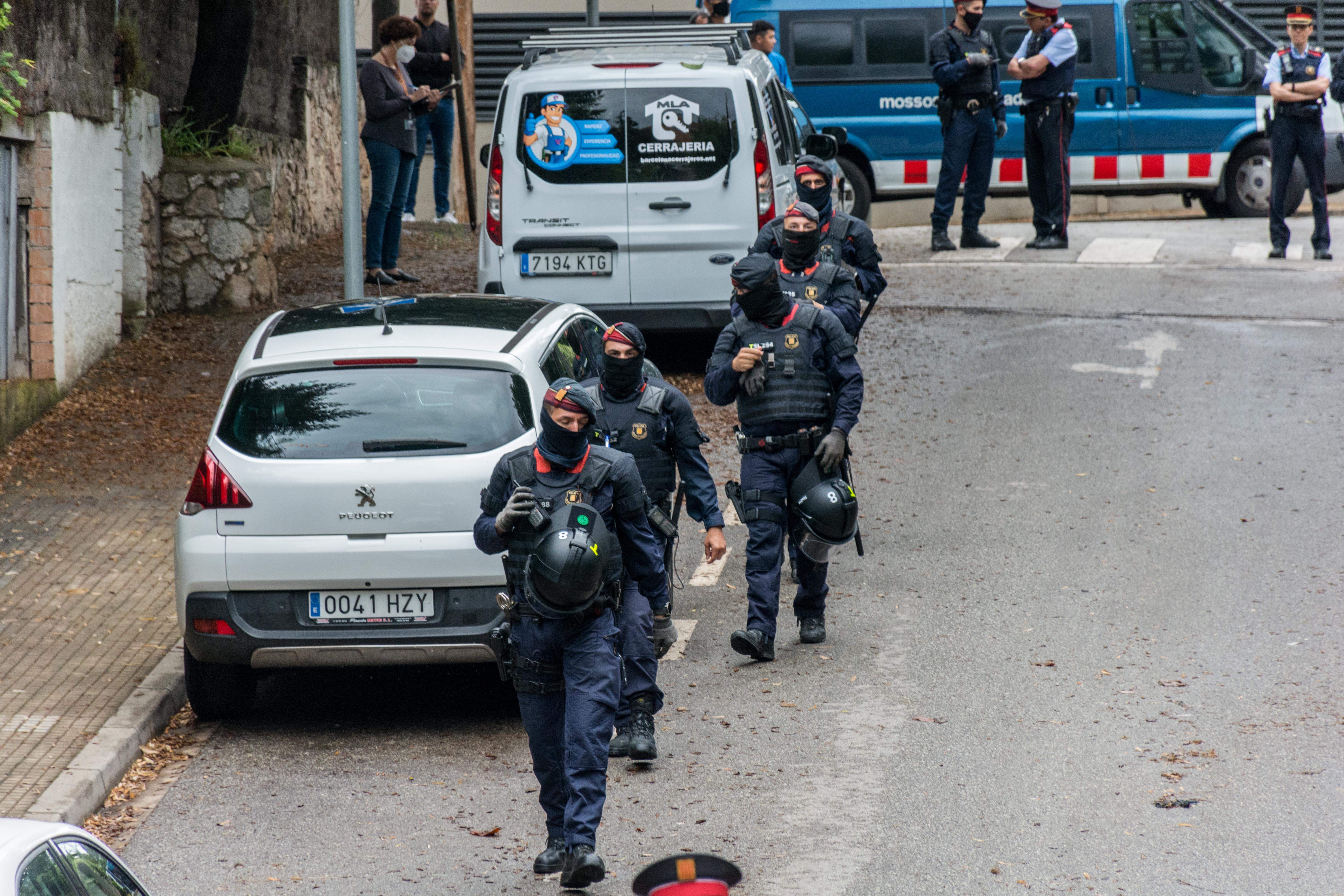 Un dispositiu dels Mossos han actuat el lloc de bon matí FOTO: Carmelo Jiménez