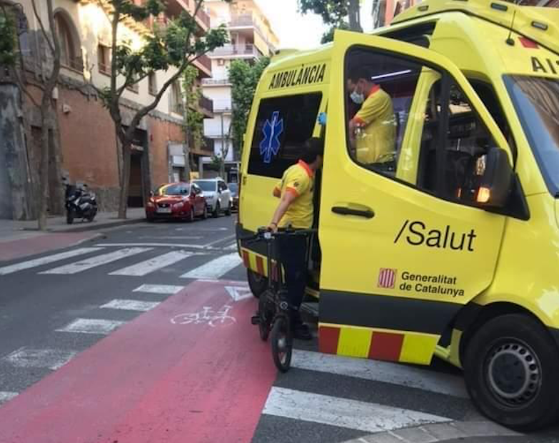 Moment de l'accident a l'avinguda de Lluís Companys. FOTO: Cedida