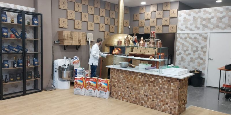 'Il ldolce far pizza' també inclou una petita botiga gourmet. FOTO: TOT