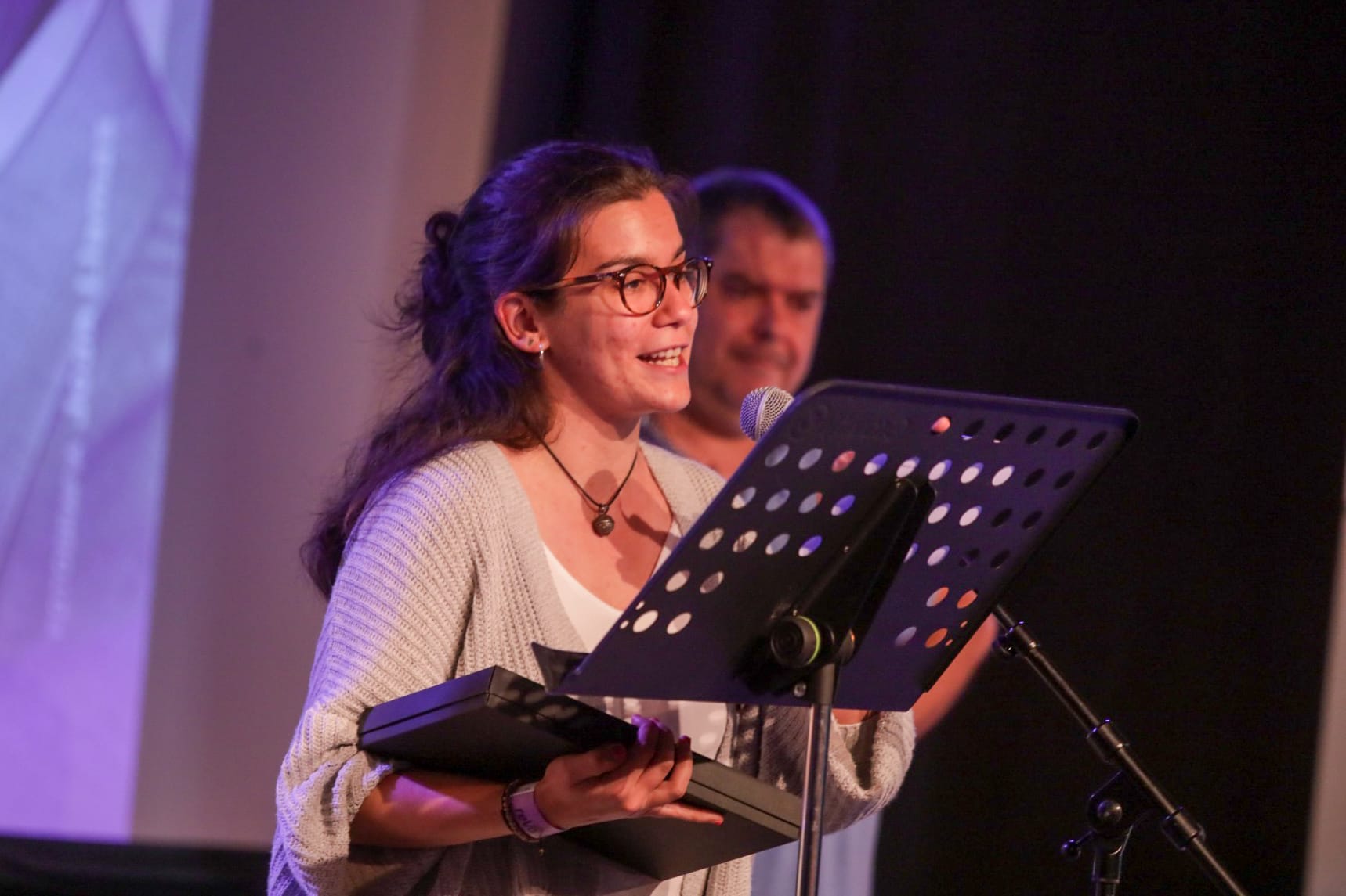 Esther Madrona, tinenta d'alcaldia de Cultura, a l'homenatge d'Ernest Naté. FOTO: Ajuntament