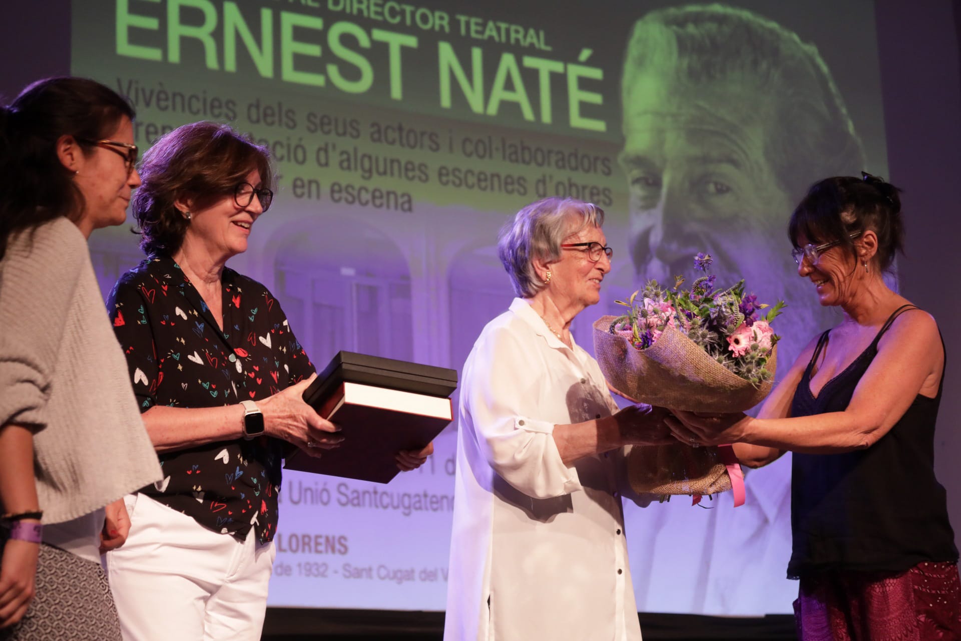 Esther Madrona, tinenta d'alcaldia de Cultura,  Montserrat Naté, filla i Montserrat Capellera, esposa de Naté a l'homenatge. FOTO: Ajuntament
