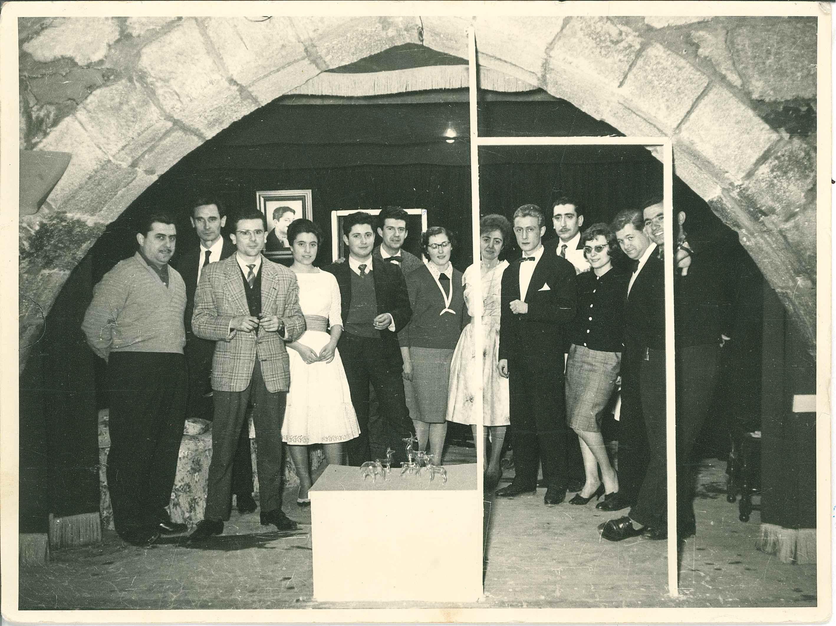 FIGURETES DE VIDRE, 1961  Roc Gómez, Eugeni Canas, Josep Puigdemont, Maria Teresa Planas, Joan Llamas, Ernest Naté, (?), Montserrat Batlle, Joan Sotorres, Joan Fàbregas, (?), (?) i Gumersind Pascual
