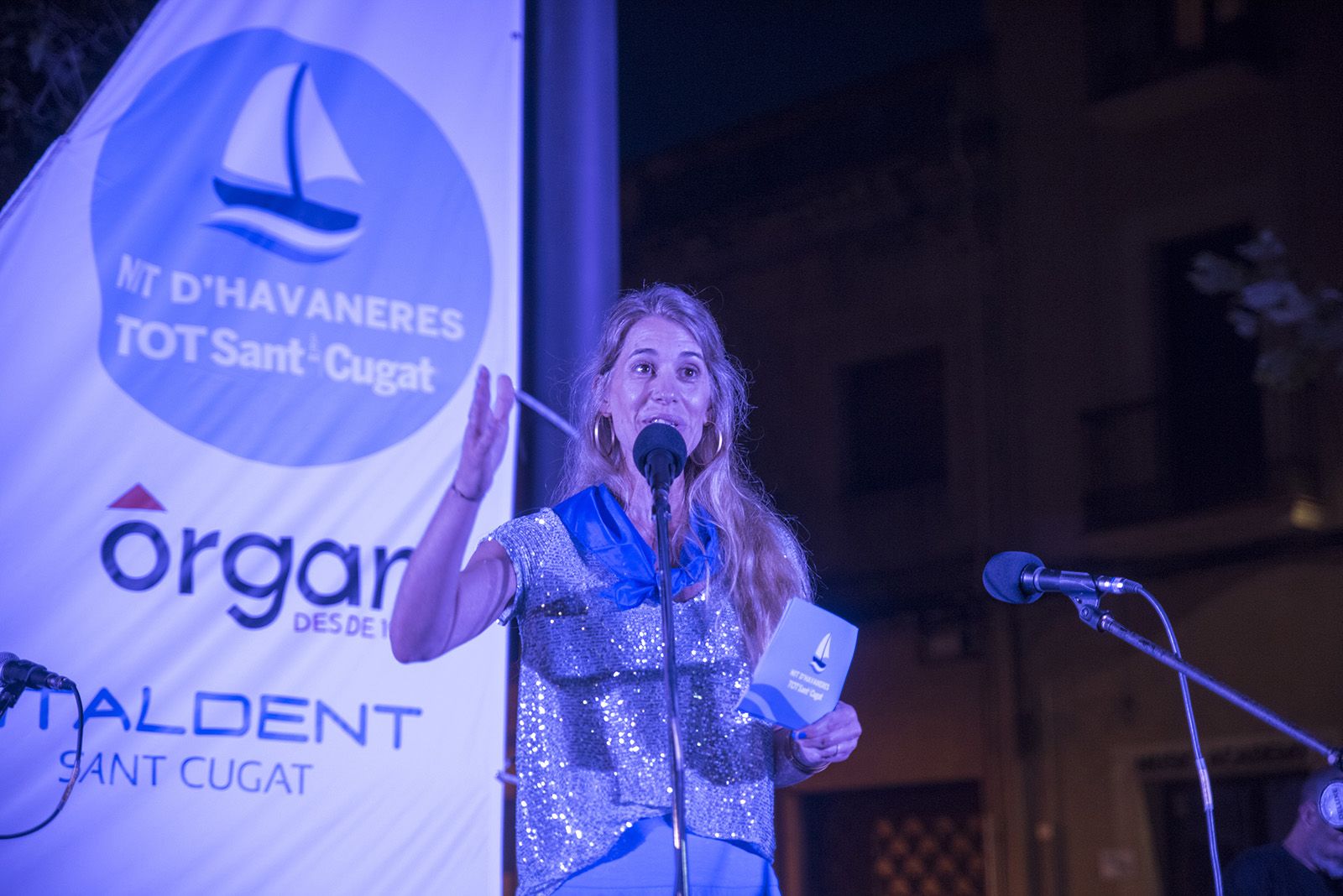 Laura grau presentadora de les havaneres del TOT Sant Cugat. FOTO: Bernat Millet.