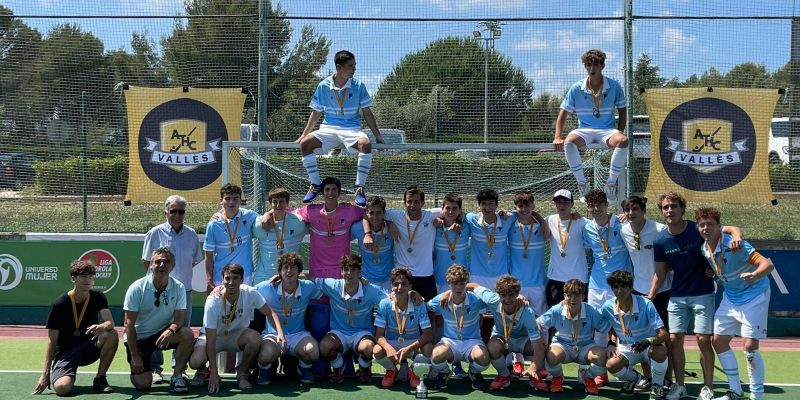 El juvenil masculí del Junior FC ha vençut en la final del Campionat de Catalunya a l'Atlètic Terrassa HC. FOTO: Cedida