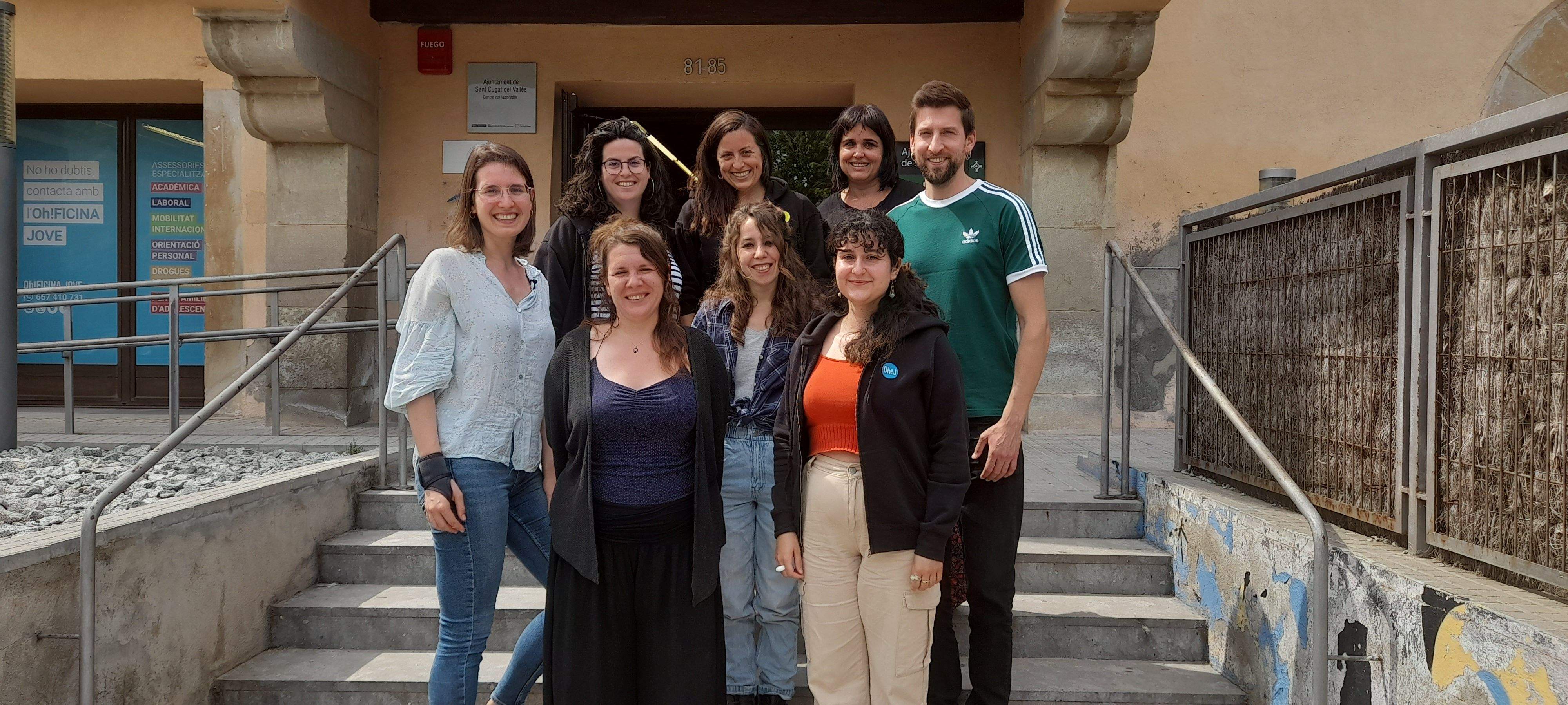 Alba Gordó, Marco Simarro i l'equip tècnic de l'Oficina Jove. FOTO: Cristina Cabasés