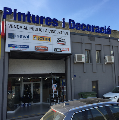 Façana de la botiga Decasa pintures a Sant Cugat. FOTO: Cedida