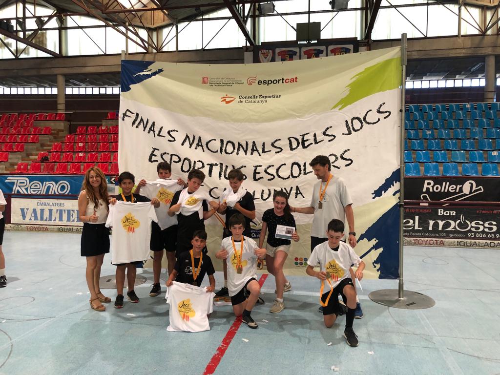L'equip d'handbol de l'Escola La Floresta, en el Campionat de Catalunya d'Esport Escolar. FOTO: Cedida