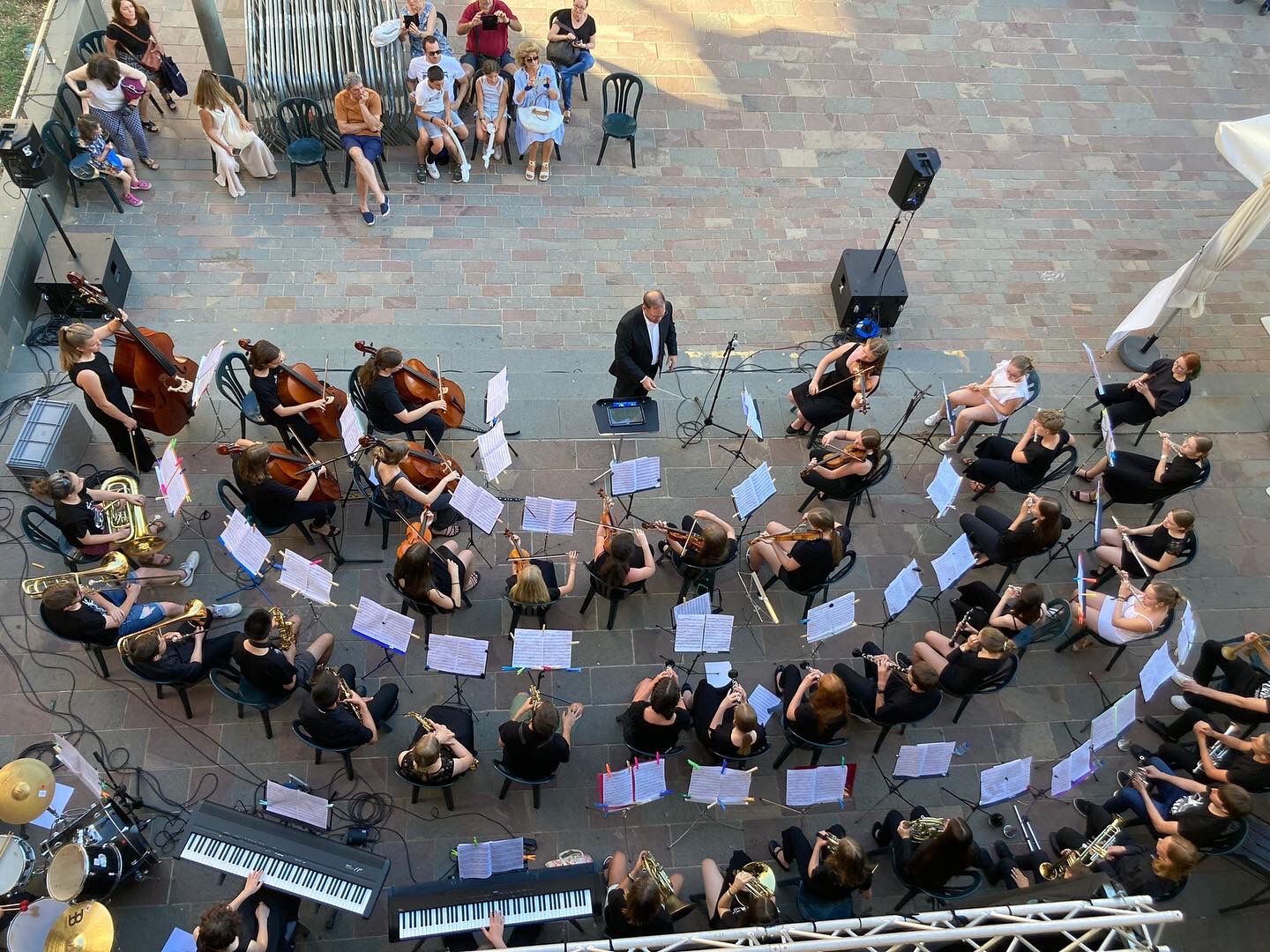 Moment del concert a la plaça de Can Quitèria del St. Georgen FOTO: P. Piñol 