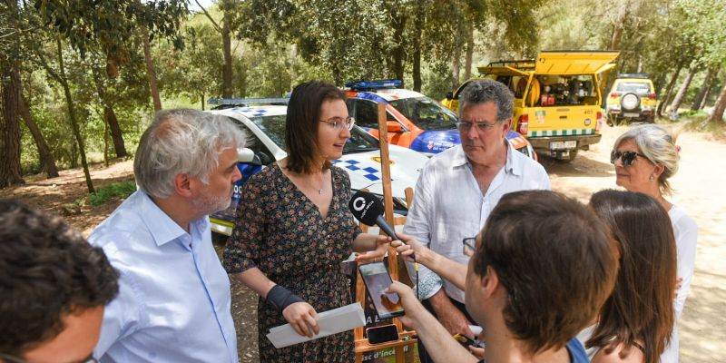 Francesc Carol, a l'esquerra, Alba Gordó i Josep Puig, al centre i Susanna Herrada, a la dreta. FOTO: Ajuntament