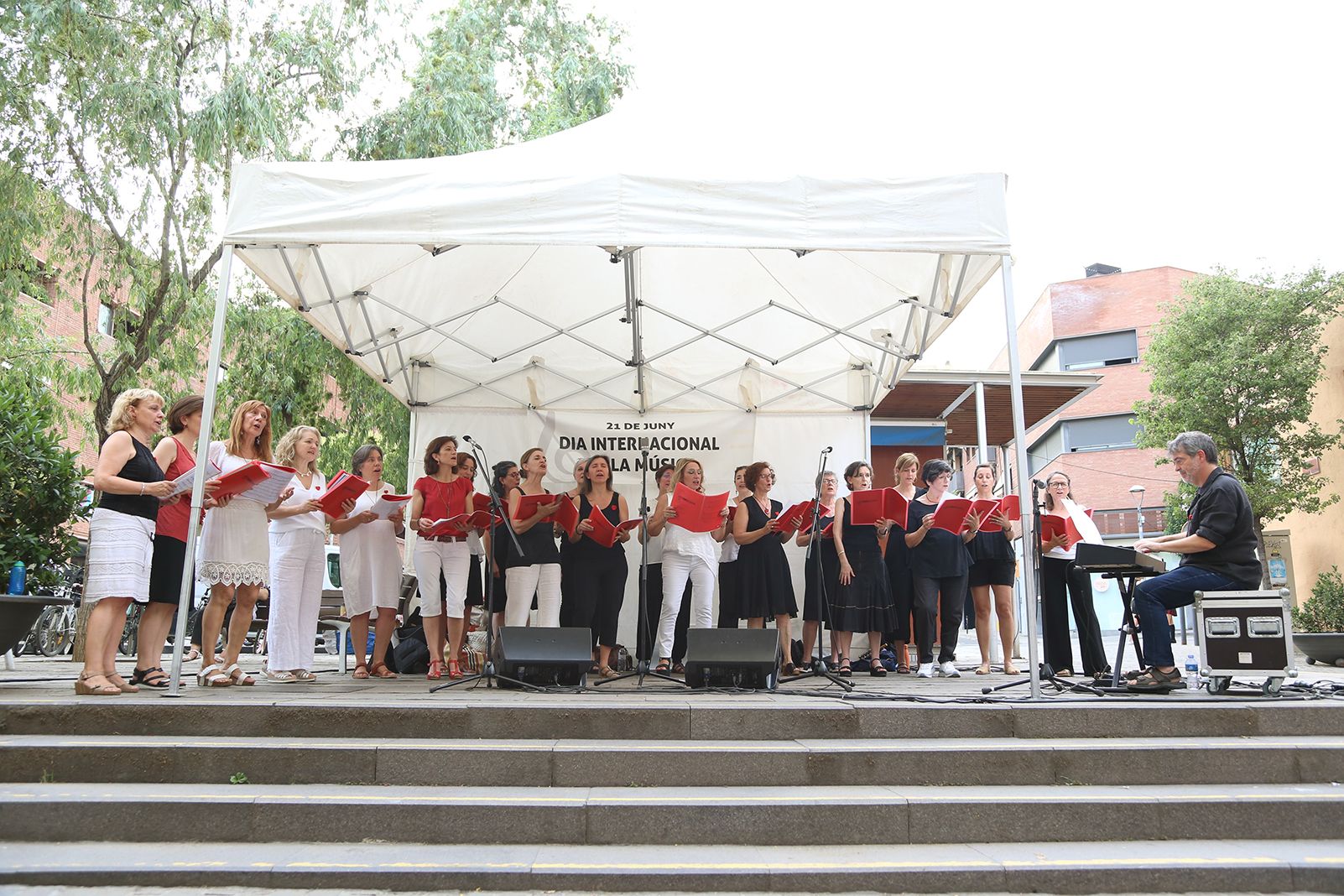 Cor de Dama al Dia Internacional de la Música. FOTO: Anna Bassa