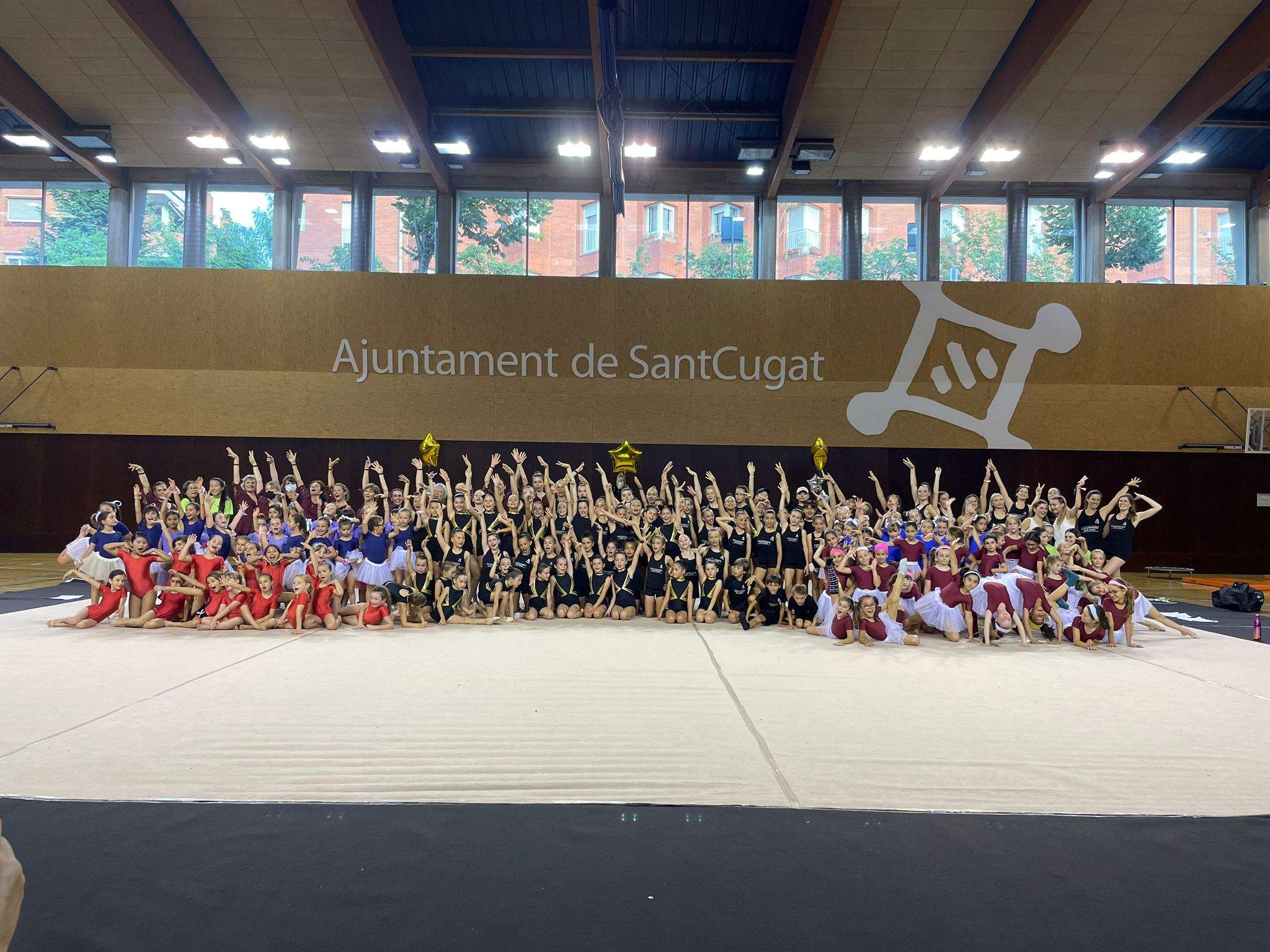 Unes 350 gimnastes van participar en els 2 torns del Festival de Fi de Curs del Club Muntanyenc Sant Cugat. FOTO: Cedida