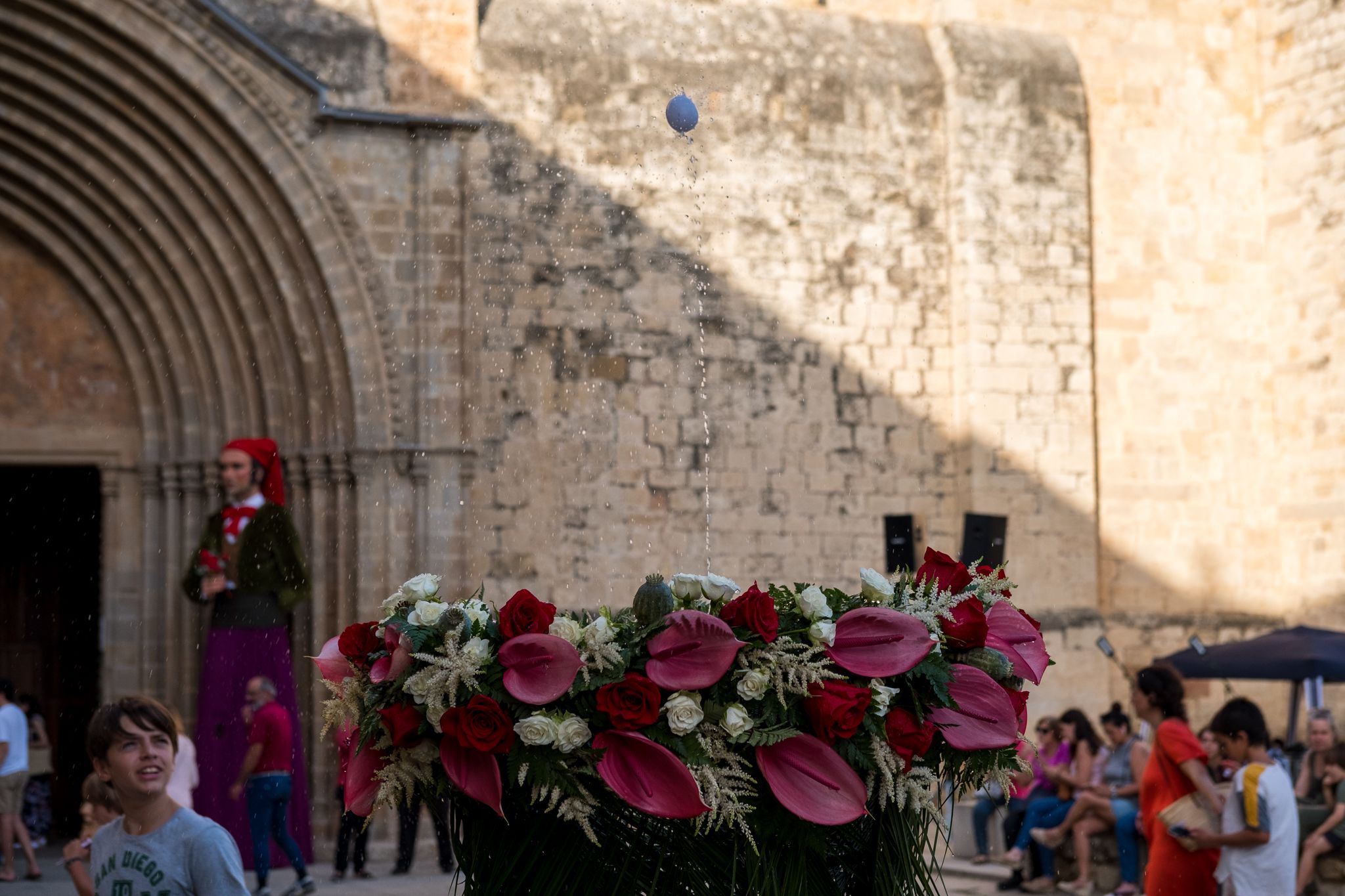 Els santcugatencs s'han reunit als voltants del Monestir per celebrar el Corpus Christi. FOTO: Ale Gómez