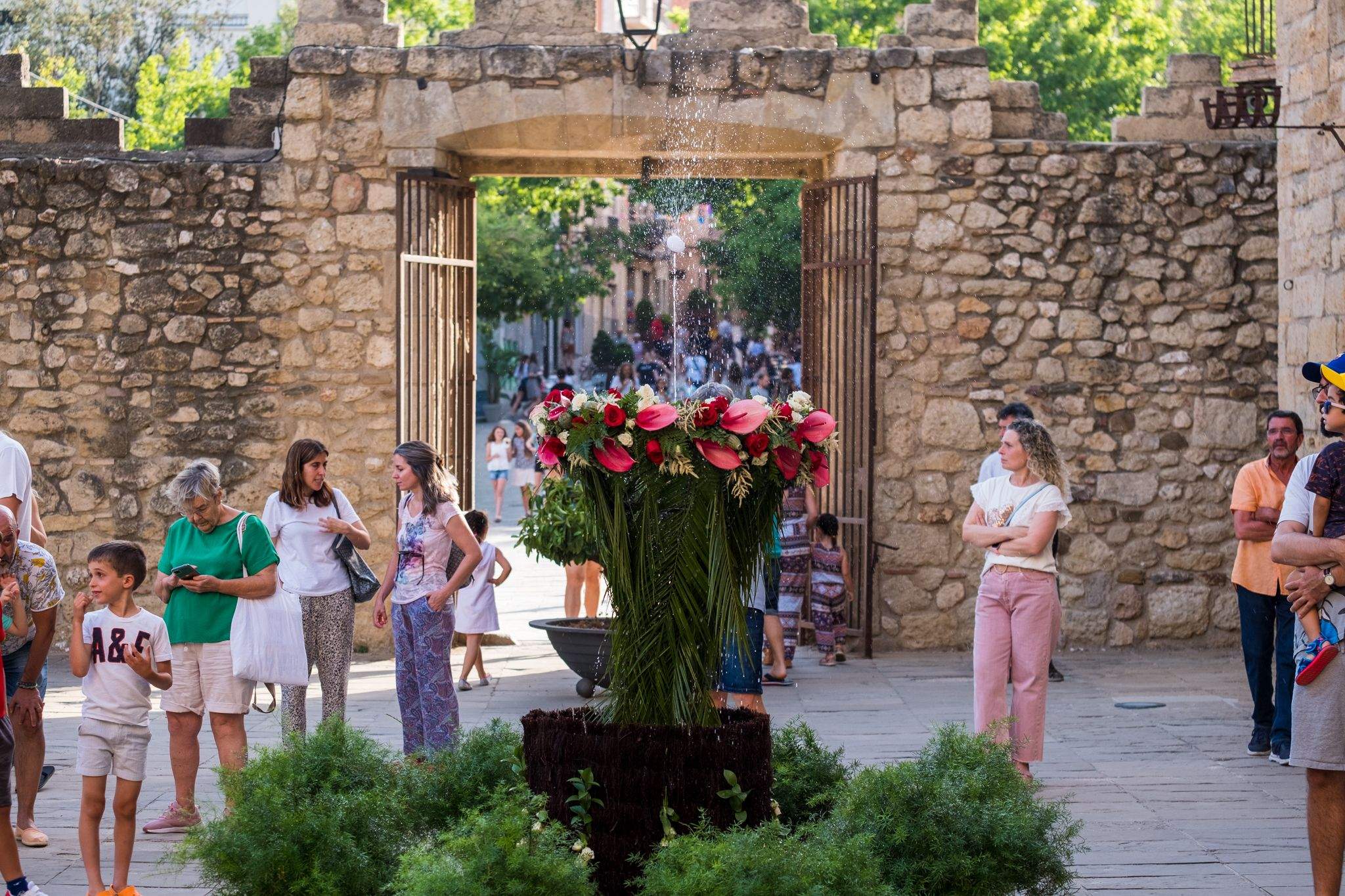Els santcugatencs s'han reunit als voltants del Monestir per celebrar el Corpus Christi. FOTO: Ale Gómez