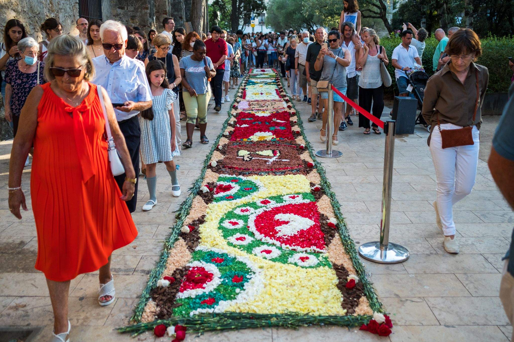 Els santcugatencs s'han reunit als voltants del Monestir per celebrar el Corpus Christi. FOTO: Ale Gómez