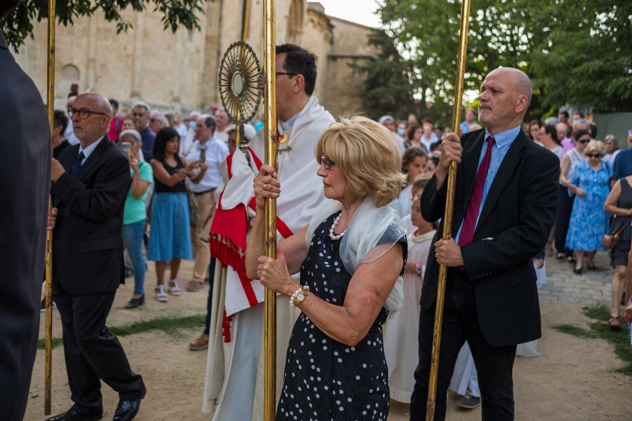 Els santcugatencs s'han reunit als voltants del Monestir per celebrar el Corpus Christi. FOTO: Ale Gómez