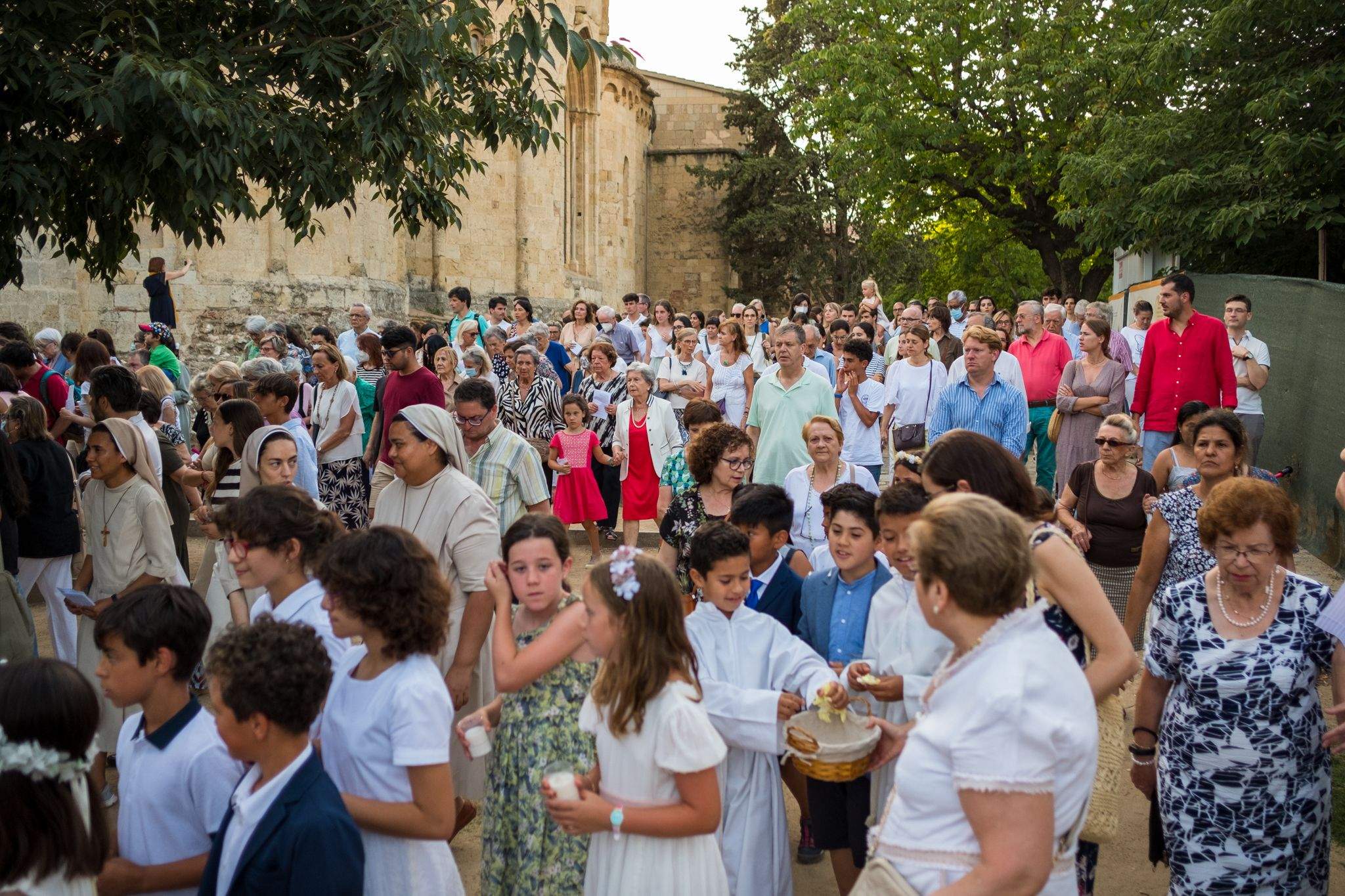 Els santcugatencs s'han reunit als voltants del Monestir per celebrar el Corpus Christi. FOTO: Ale Gómez