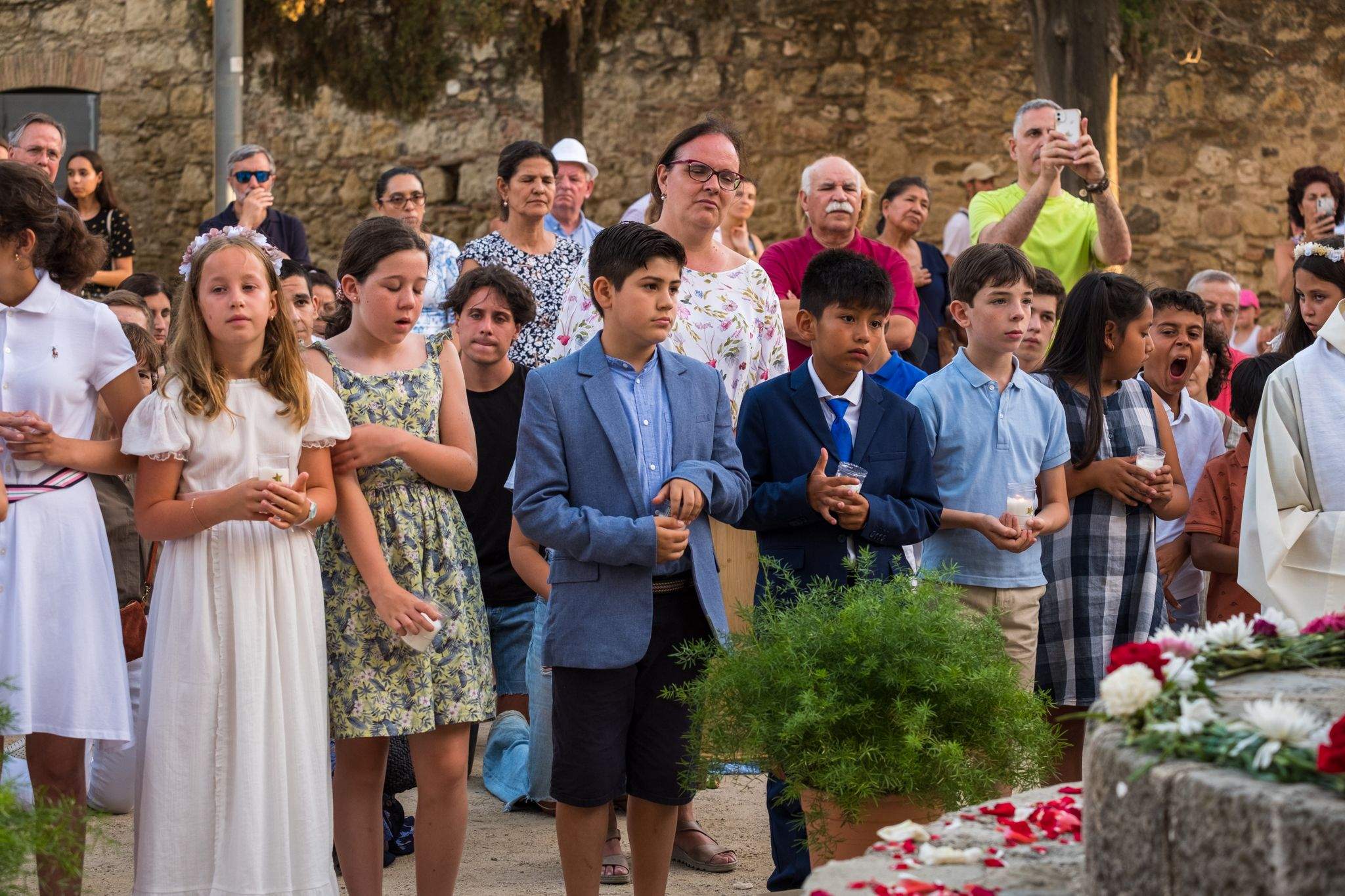 Els santcugatencs s'han reunit als voltants del Monestir per celebrar el Corpus Christi. FOTO: Ale Gómez