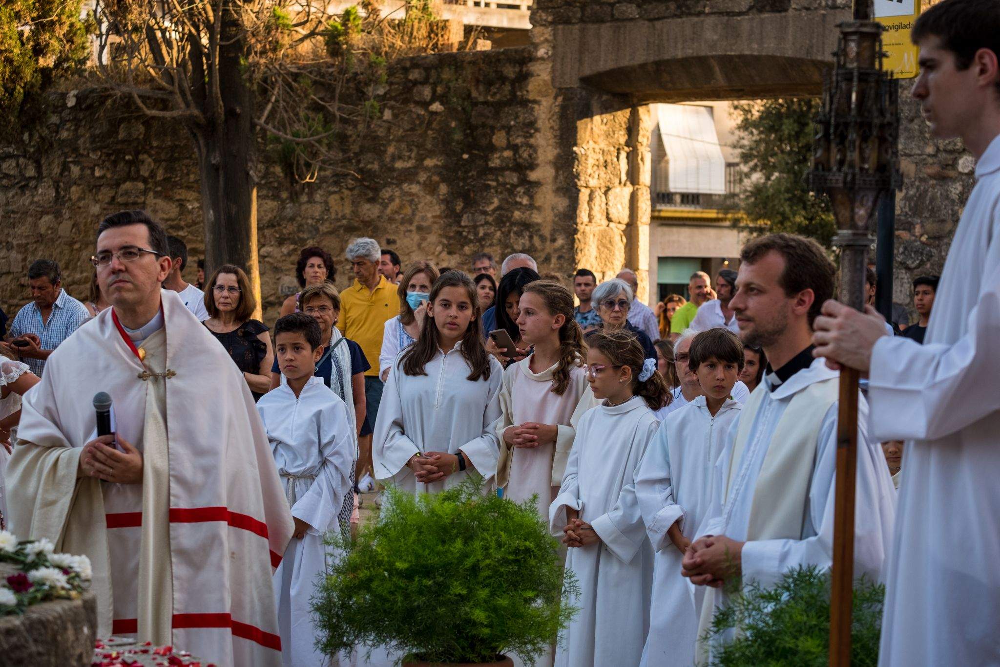 Els santcugatencs s'han reunit als voltants del Monestir per celebrar el Corpus Christi. FOTO: Ale Gómez