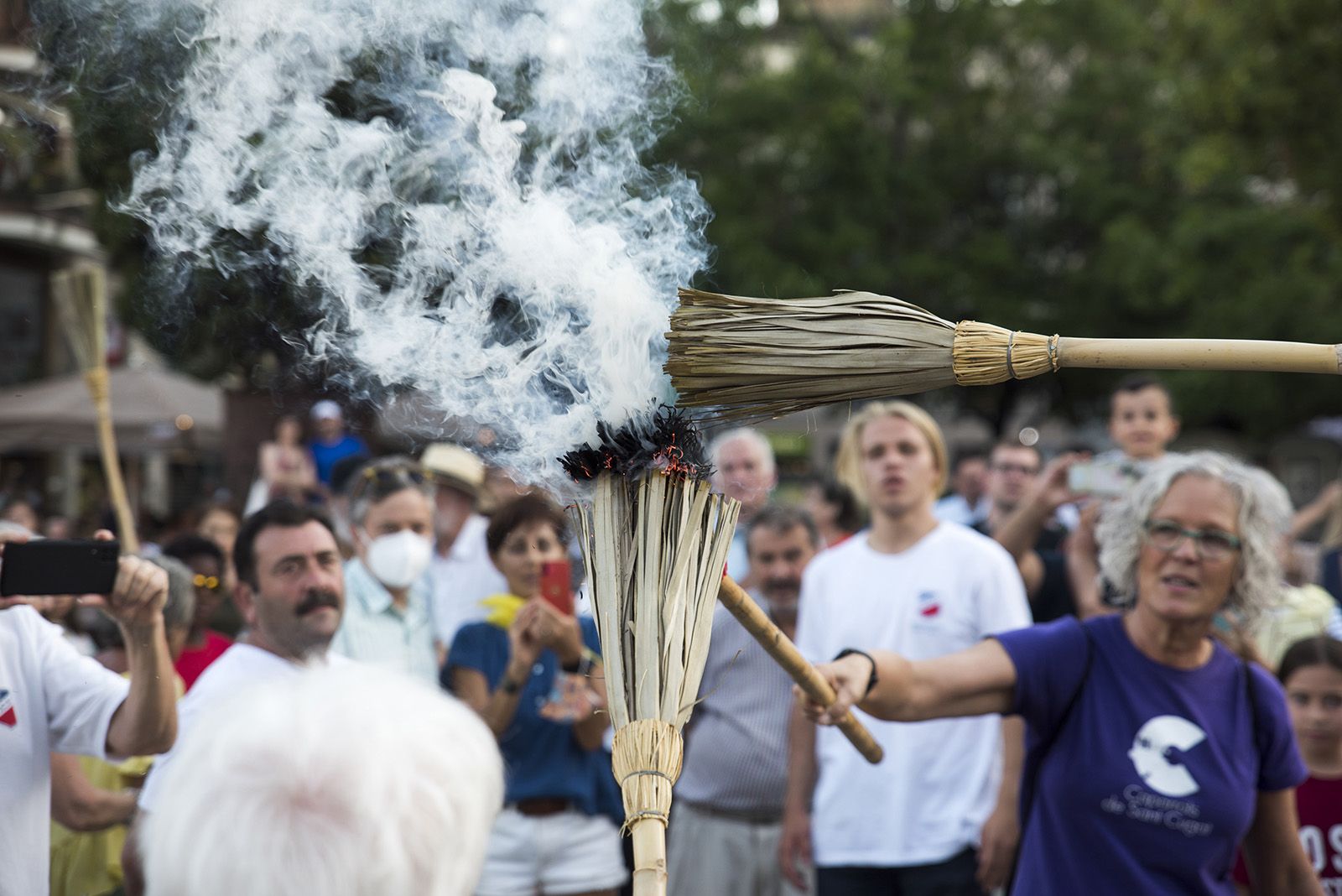 Rebuda de la Flama del Canigó amb Ball d'homenatge, lectura del manifest i actuacions de cultura popular. FOTO: Bernat Millet.